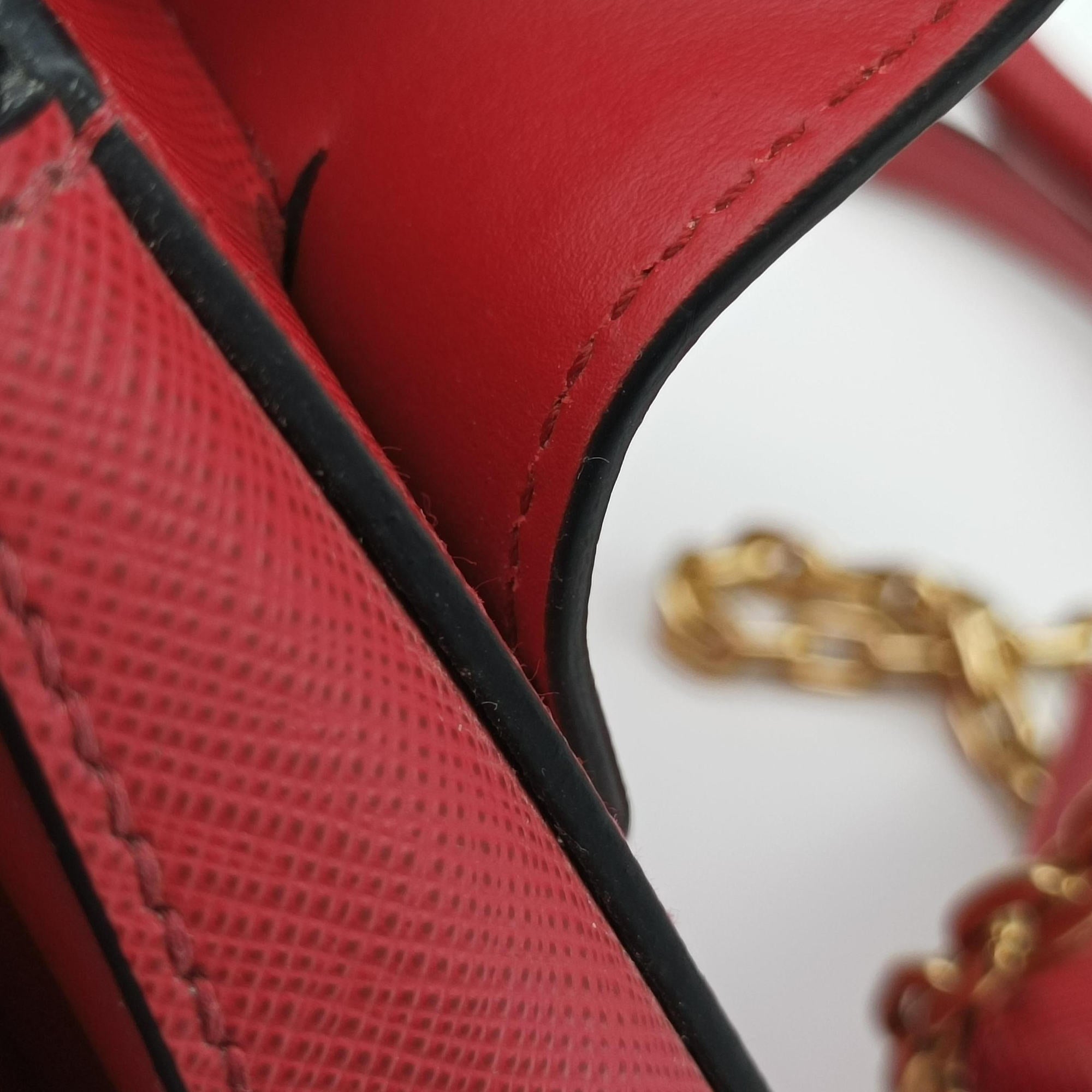 Pre-owned Prada Sidonie Red Saffiano Leather 1BN005 shoulderbag | stylenewstar