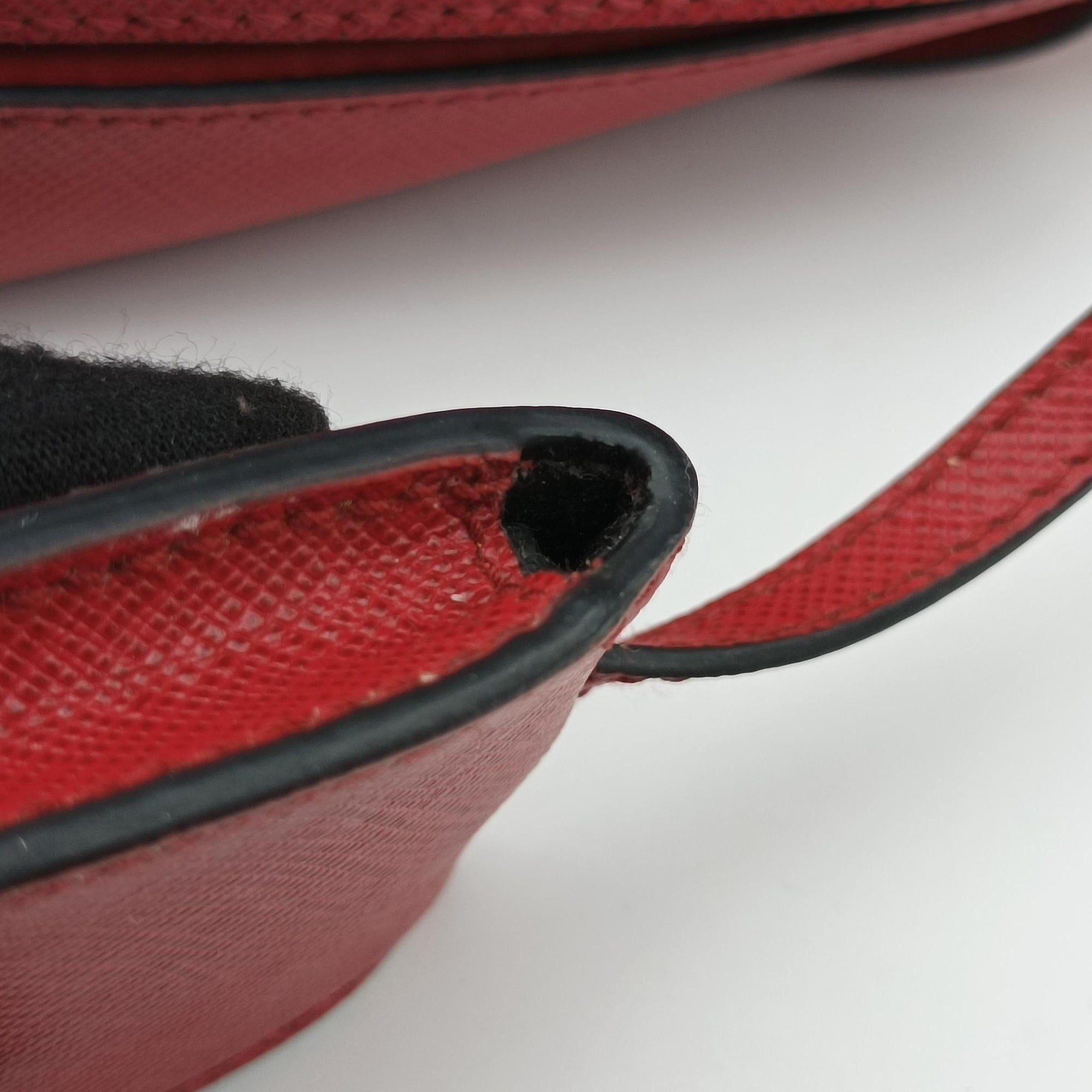 Pre-owned Prada Sidonie Red Saffiano Leather 1BN005 shoulderbag | stylenewstar
