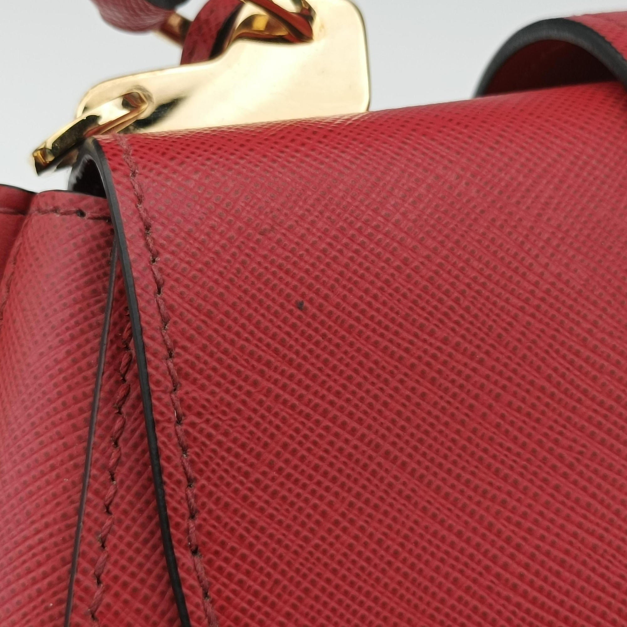 Pre-owned Prada Sidonie Red Saffiano Leather 1BN005 shoulderbag | stylenewstar