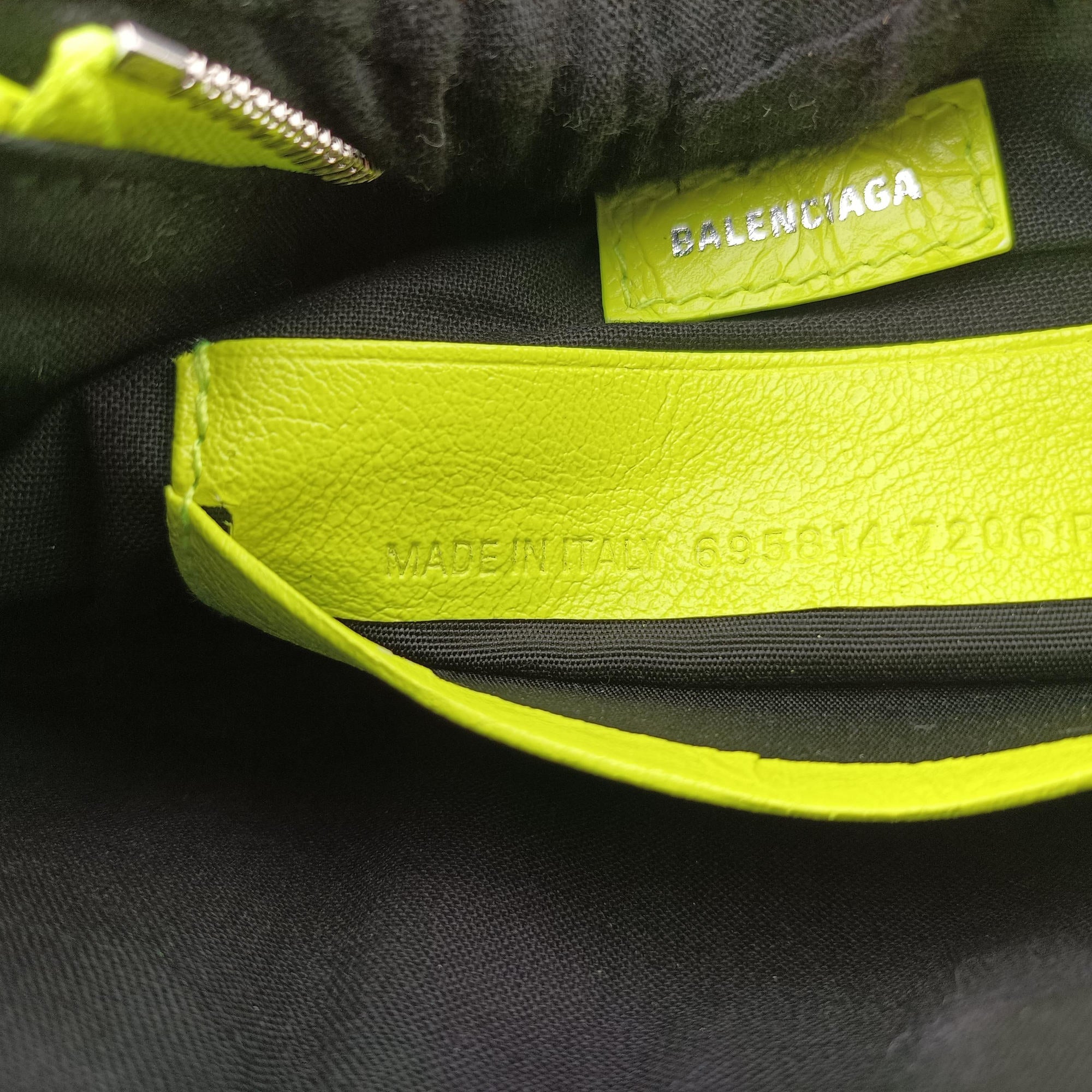 Pre-owned Balenciaga Le Cagole Green lambskin  shoulderbag | stylenewstar