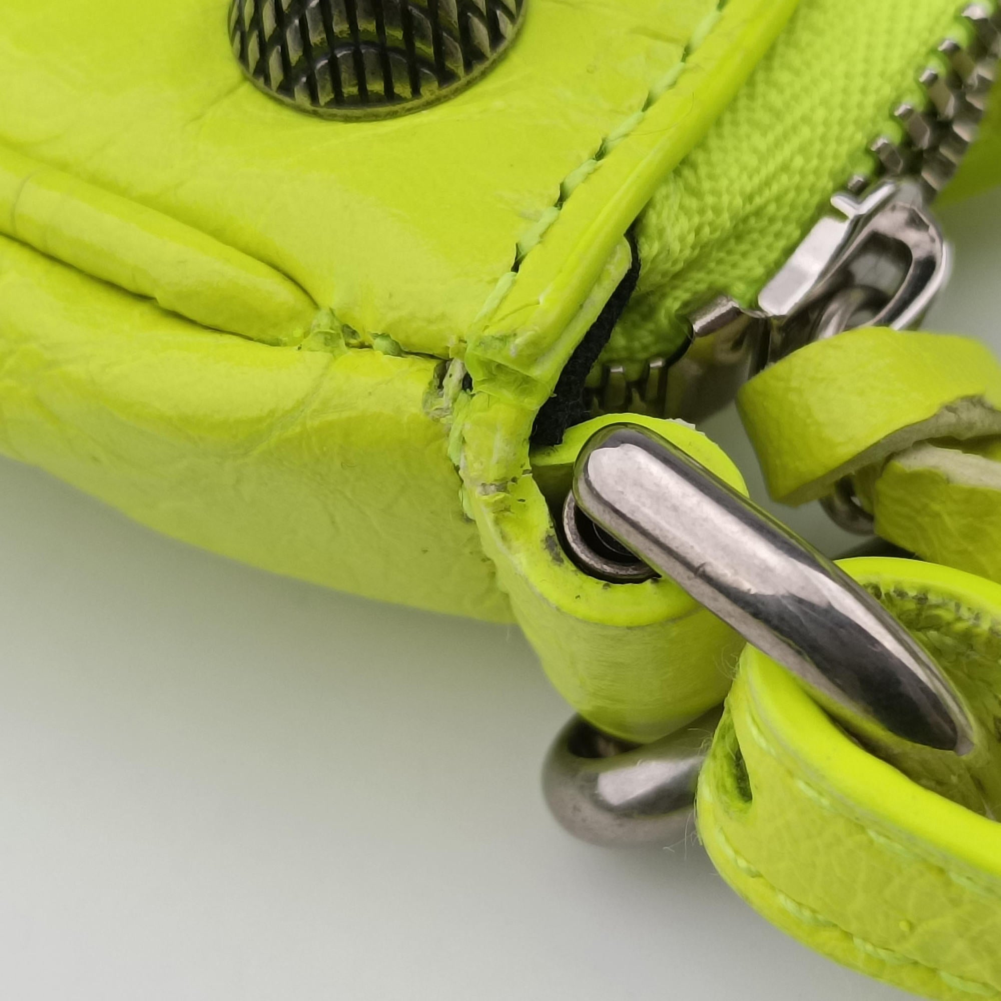 Pre-owned Balenciaga Le Cagole Green lambskin  shoulderbag | stylenewstar