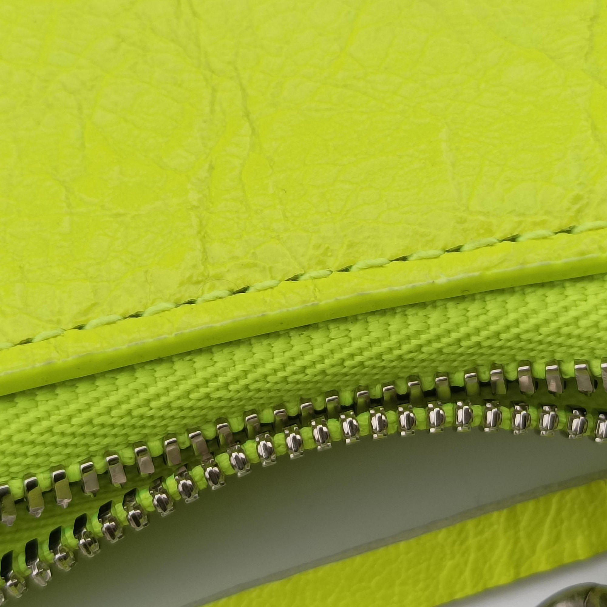 Pre-owned Balenciaga Le Cagole Green lambskin  shoulderbag | stylenewstar