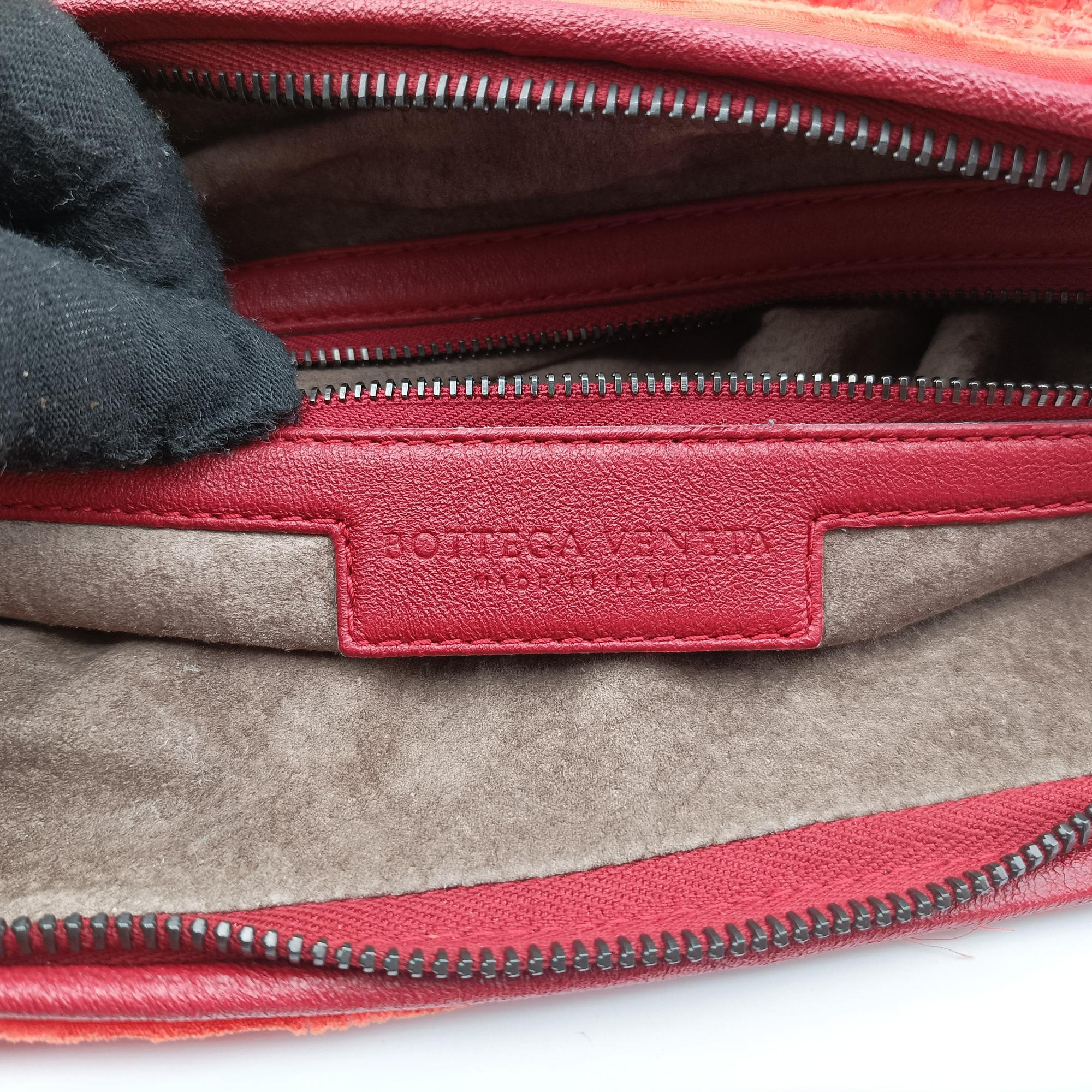 Pre-owned Bottega Veneta Ponza  Belly Veneta Cardinal Red Leather × Silk 226343 handbag | stylenewstar