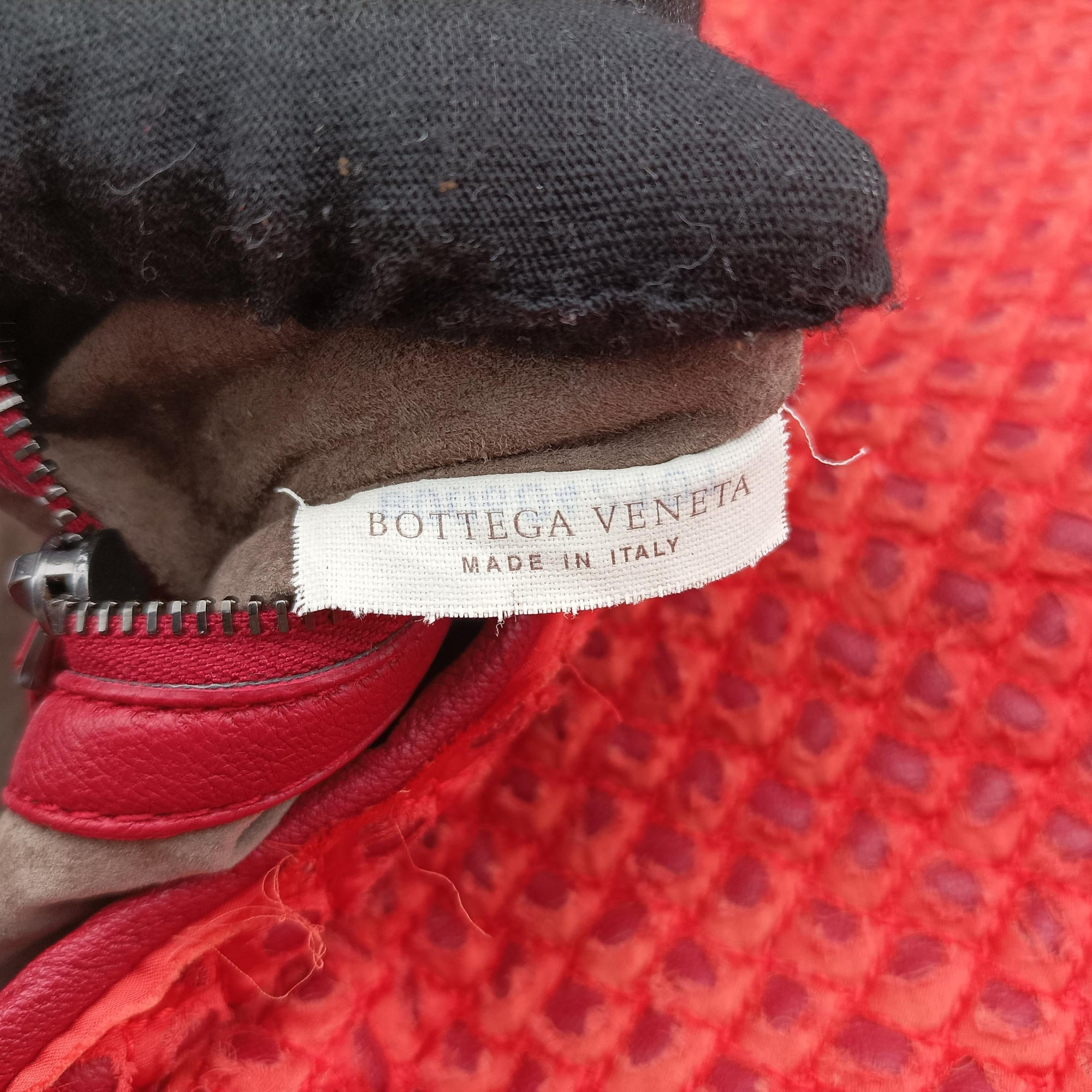 Pre-owned Bottega Veneta Ponza  Belly Veneta Cardinal Red Leather × Silk 226343 handbag | stylenewstar