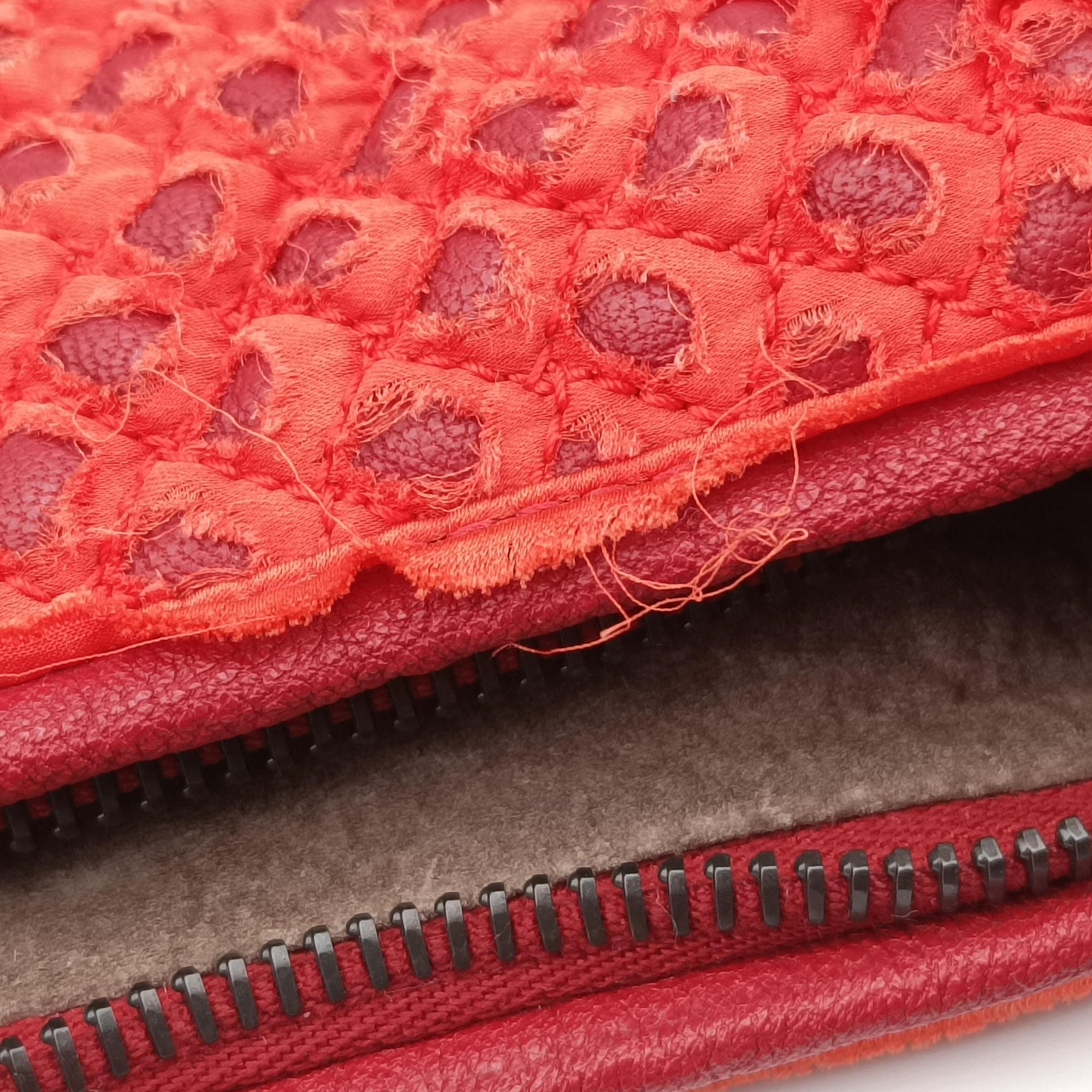 Pre-owned Bottega Veneta Ponza  Belly Veneta Cardinal Red Leather × Silk 226343 handbag | stylenewstar