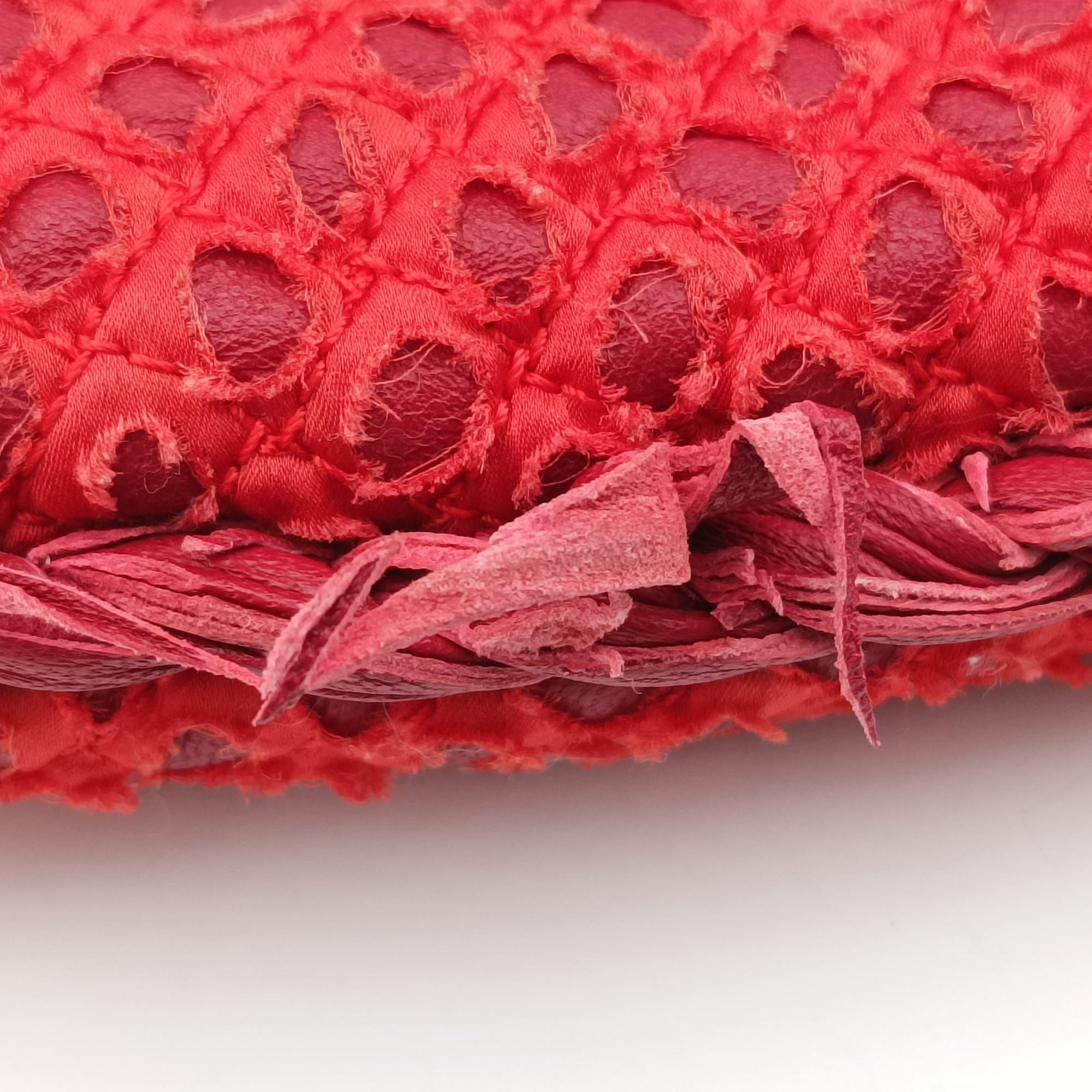 Pre-owned Bottega Veneta Ponza  Belly Veneta Cardinal Red Leather × Silk 226343 handbag | stylenewstar