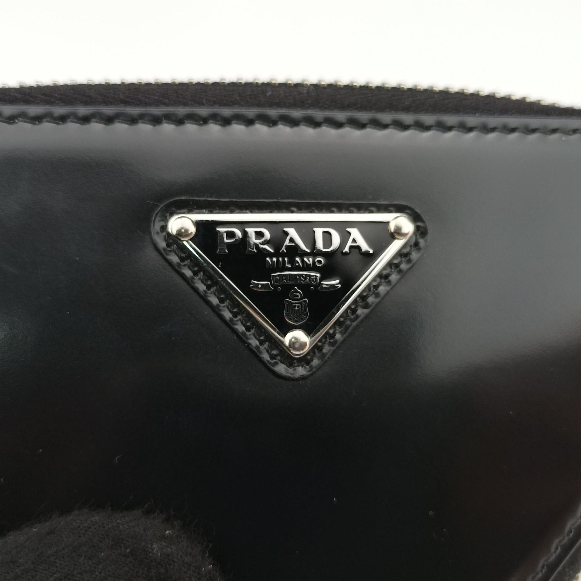 Pre-owned Prada Triangle Chain Pouch Black Leather  shoulderbag | stylenewstar
