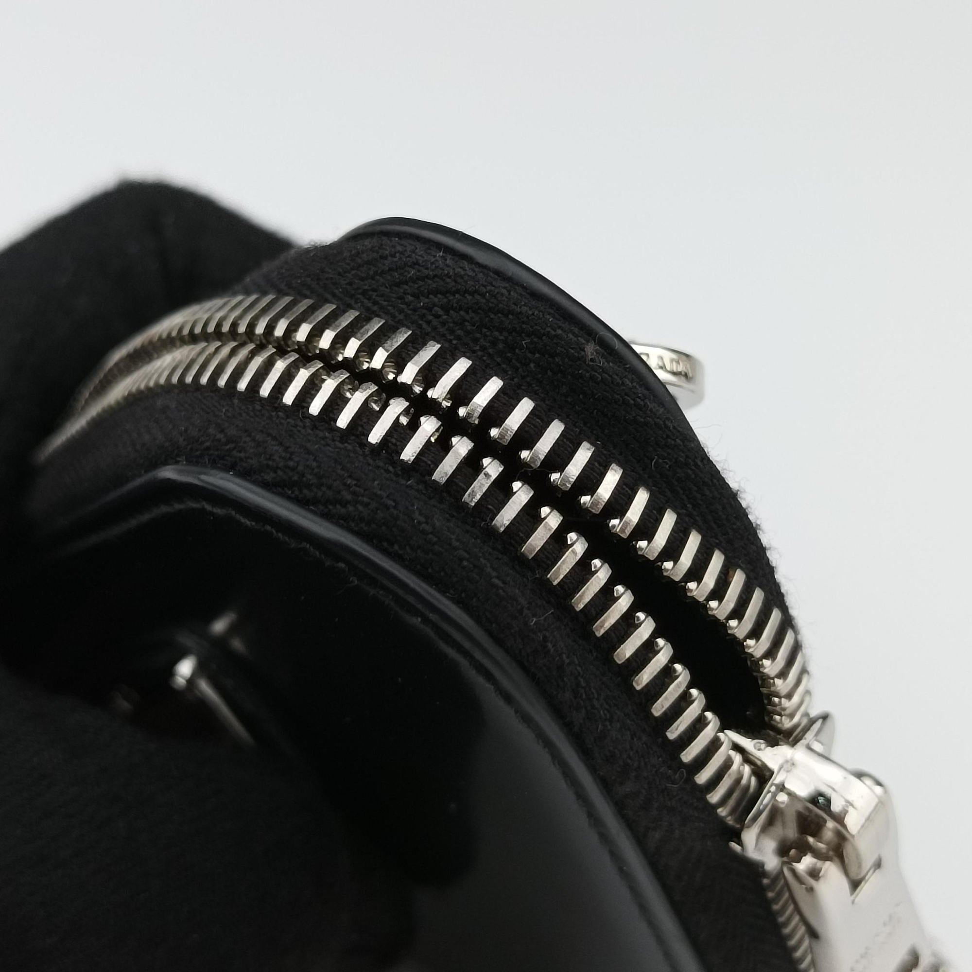 Pre-owned Prada Triangle Chain Pouch Black Leather  shoulderbag | stylenewstar