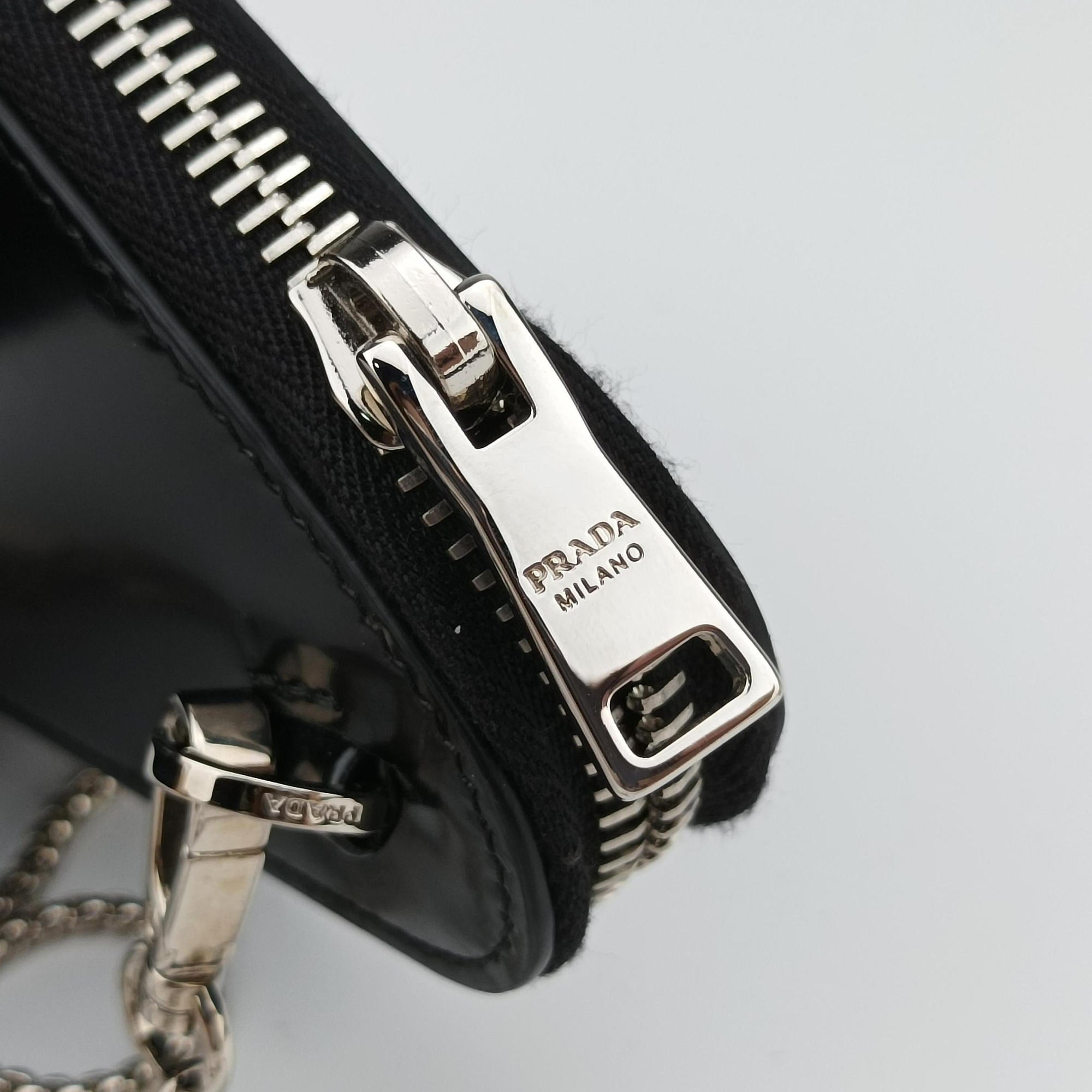 Pre-owned Prada Triangle Chain Pouch Black Leather  shoulderbag | stylenewstar