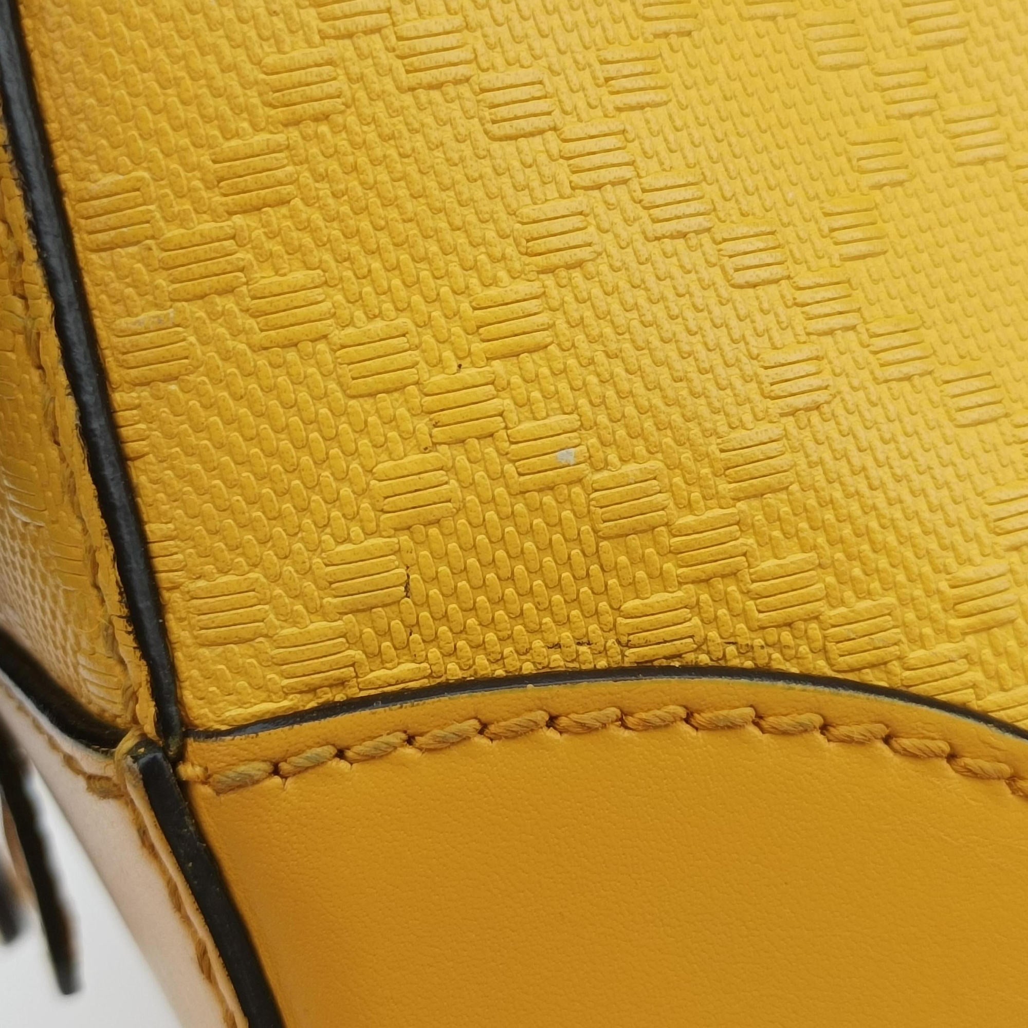 Pre-owned Gucci Bright Diamante Yellow Leather 354224 shoulderbag | stylenewstar