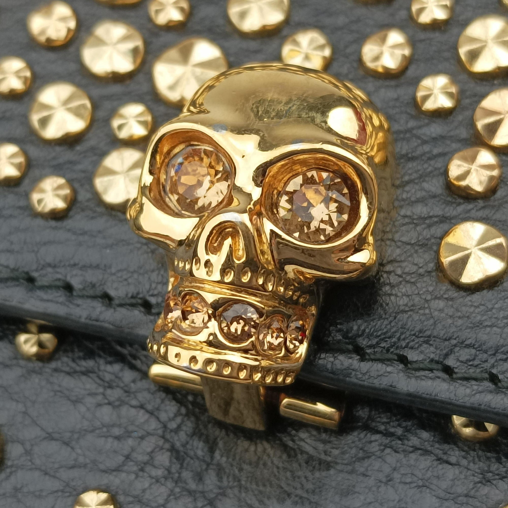 Vintage Alexander McQueen studded skull Black Leather  shoulderbag | stylenewstar