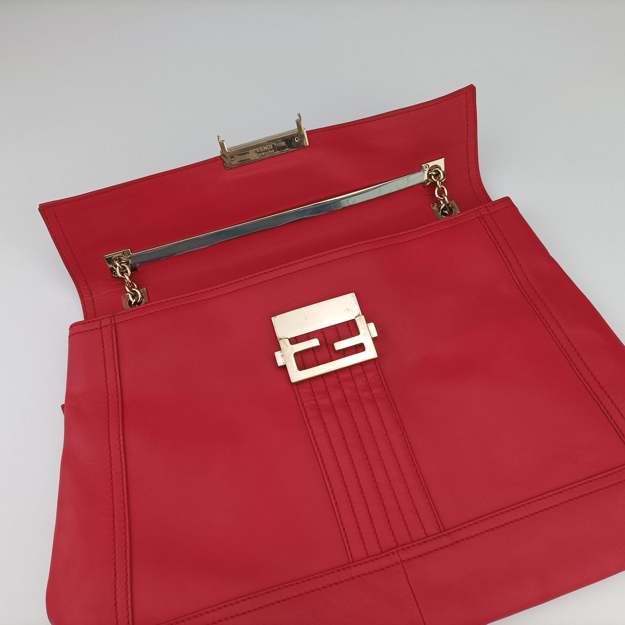 Secondhand Fendi Maxi Baguette Flap Red Leather 8BT143 shoulderbag | stylenewstar