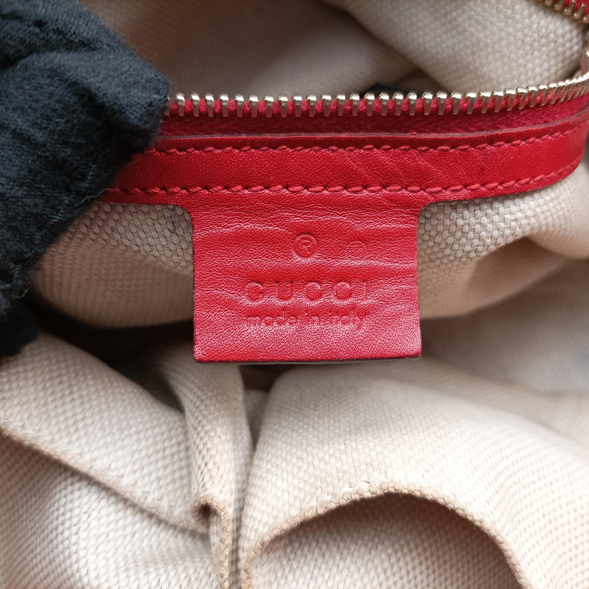 Pre-owned Gucci Valentine heart charm beige×red canvas×leather 309122 shoulderbag | stylenewstar