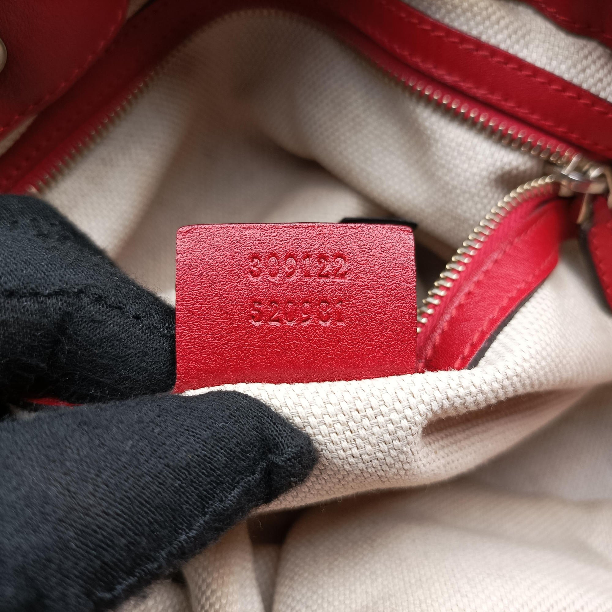 Pre-owned Gucci Valentine heart charm beige×red canvas×leather 309122 shoulderbag | stylenewstar