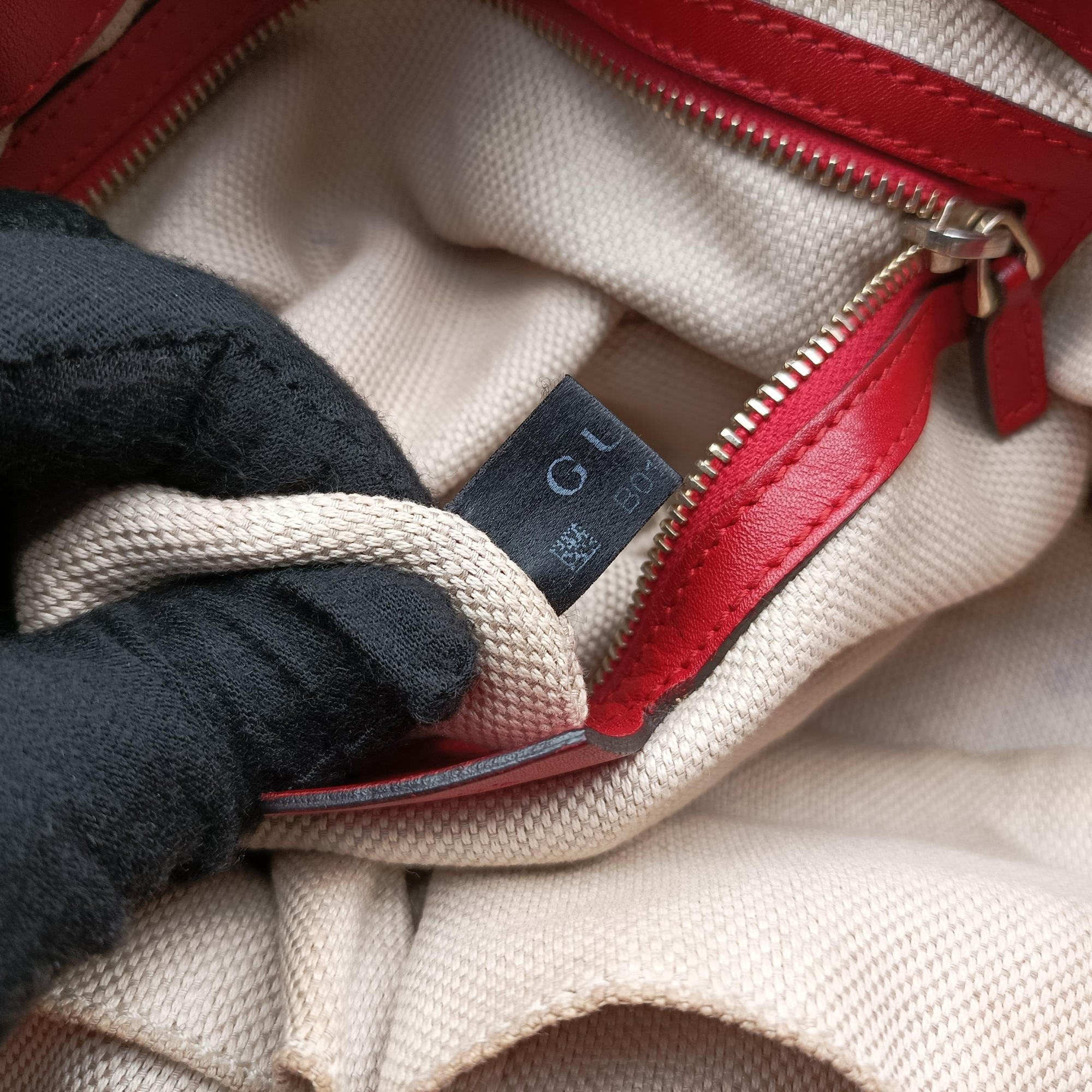 Pre-owned Gucci Valentine heart charm beige×red canvas×leather 309122 shoulderbag | stylenewstar