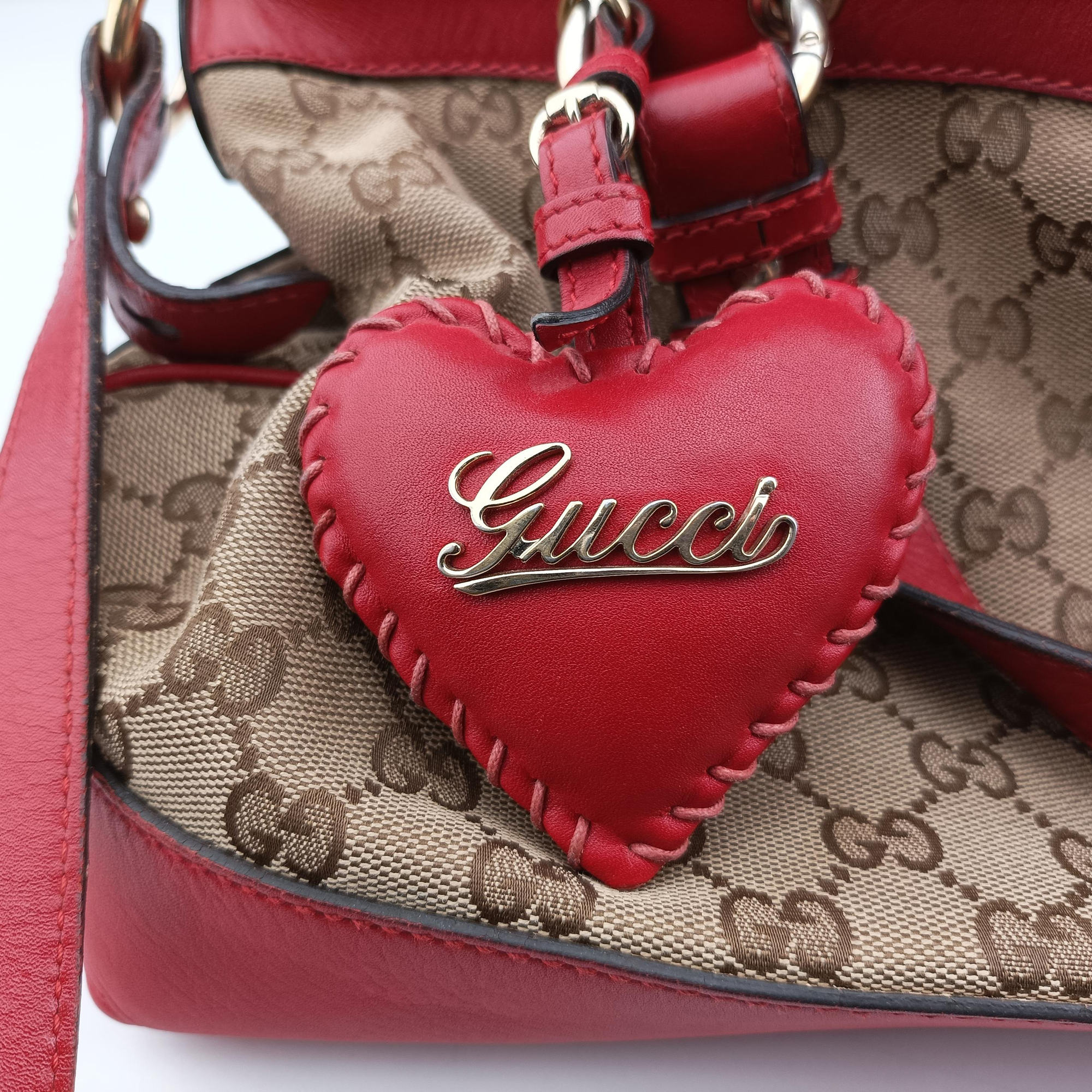 Pre-owned Gucci Valentine heart charm beige×red canvas×leather 309122 shoulderbag | stylenewstar