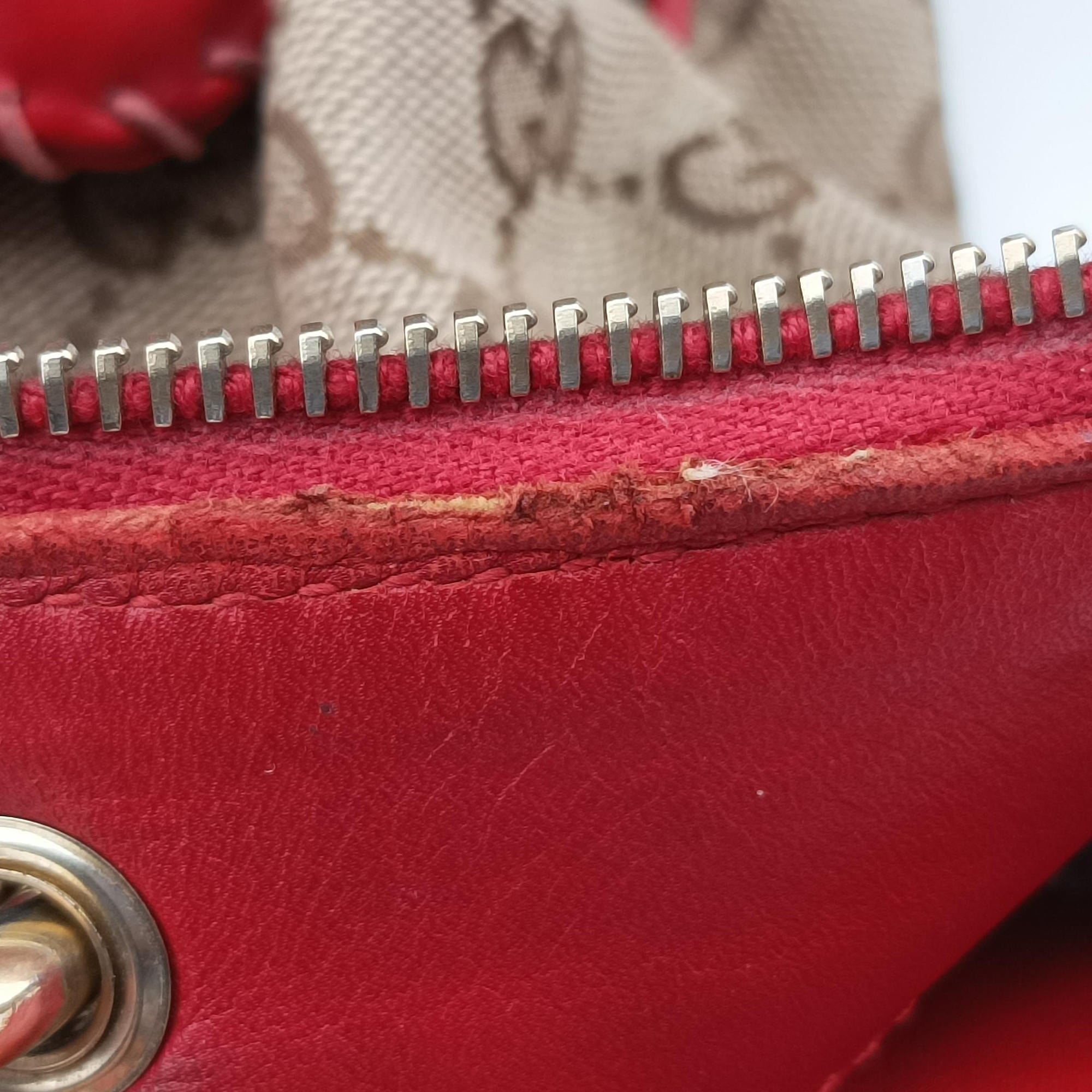 Pre-owned Gucci Valentine heart charm beige×red canvas×leather 309122 shoulderbag | stylenewstar