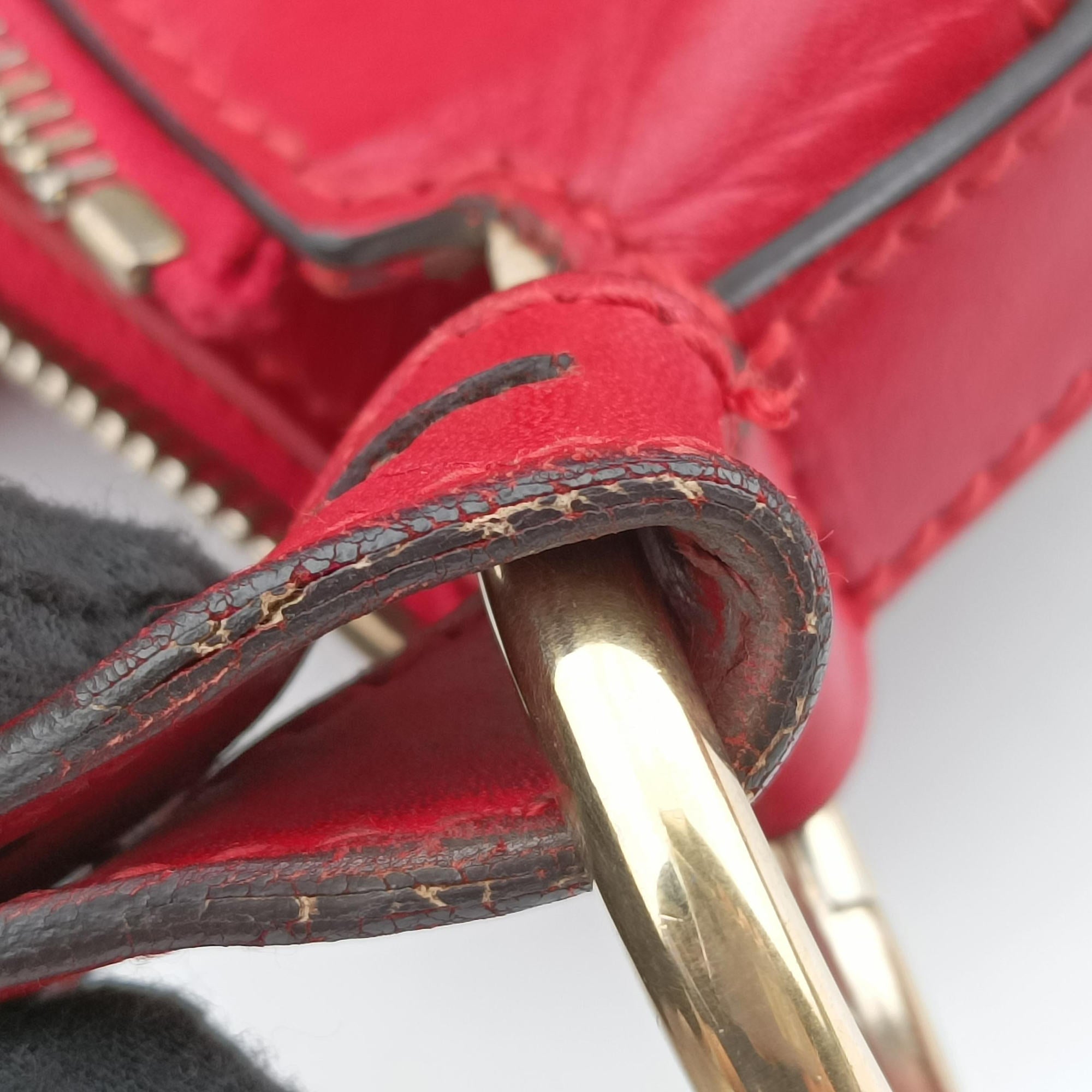 Pre-owned Gucci Valentine heart charm beige×red canvas×leather 309122 shoulderbag | stylenewstar