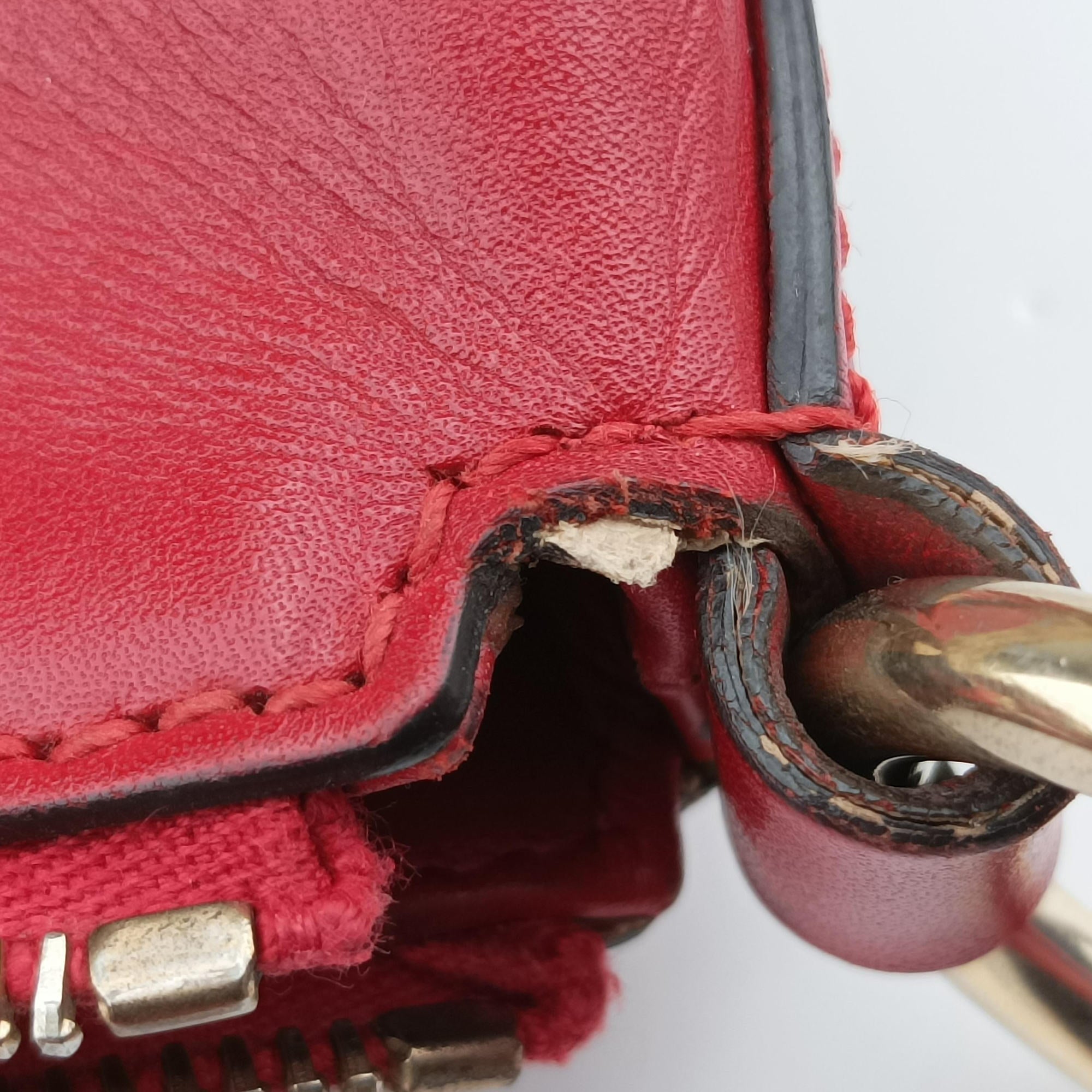 Pre-owned Gucci Valentine heart charm beige×red canvas×leather 309122 shoulderbag | stylenewstar