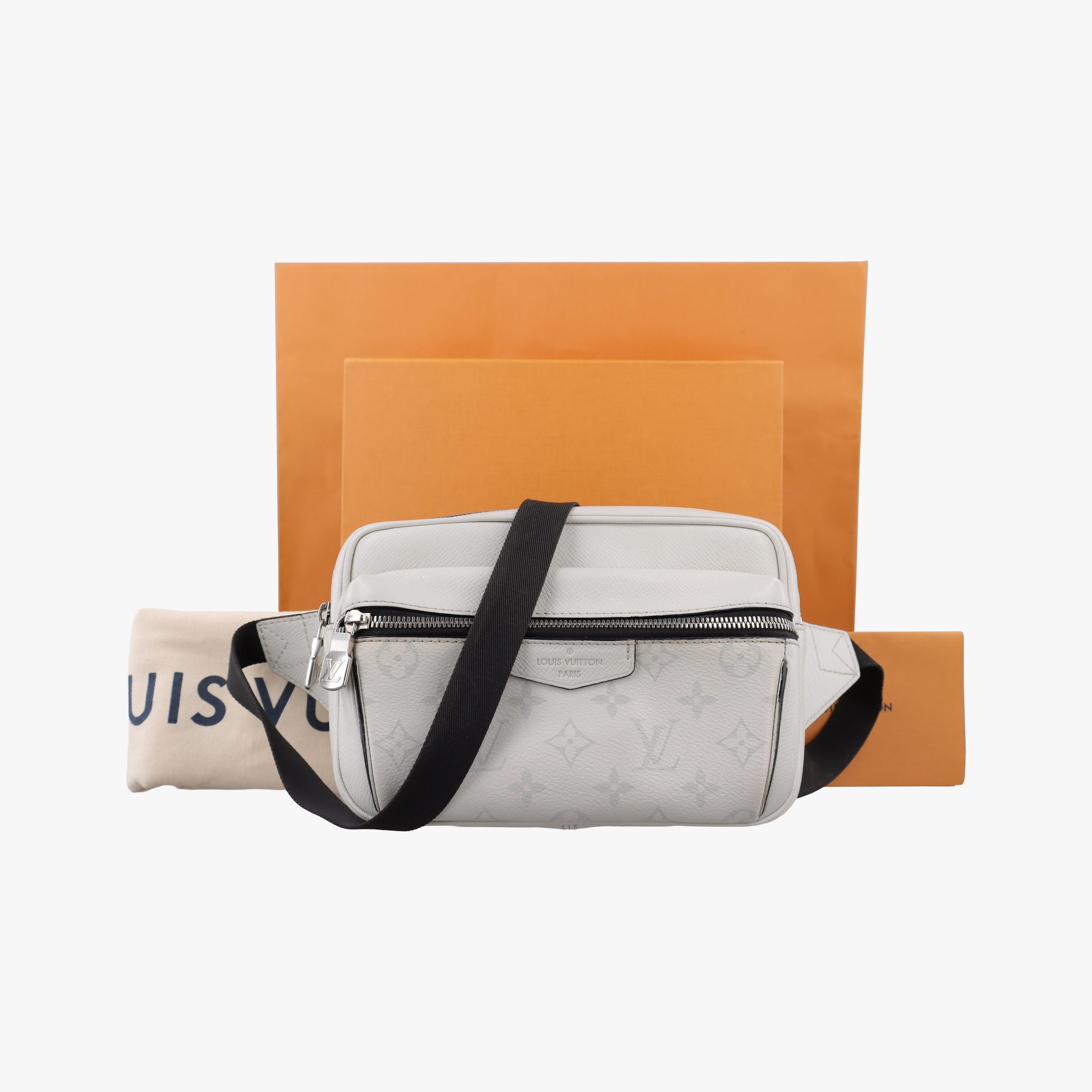 Secondhand Louis Vuitton Outdoor Taigarama Antarctica Taiga M30247 bum bag/waist bag | stylenewstar