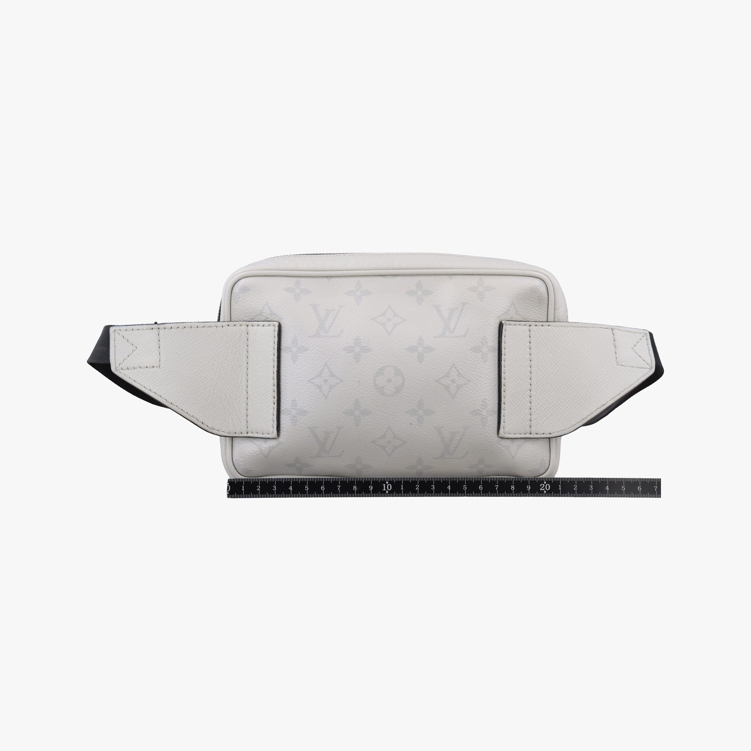 Secondhand Louis Vuitton Outdoor Taigarama Antarctica Taiga M30247 bum bag/waist bag | stylenewstar