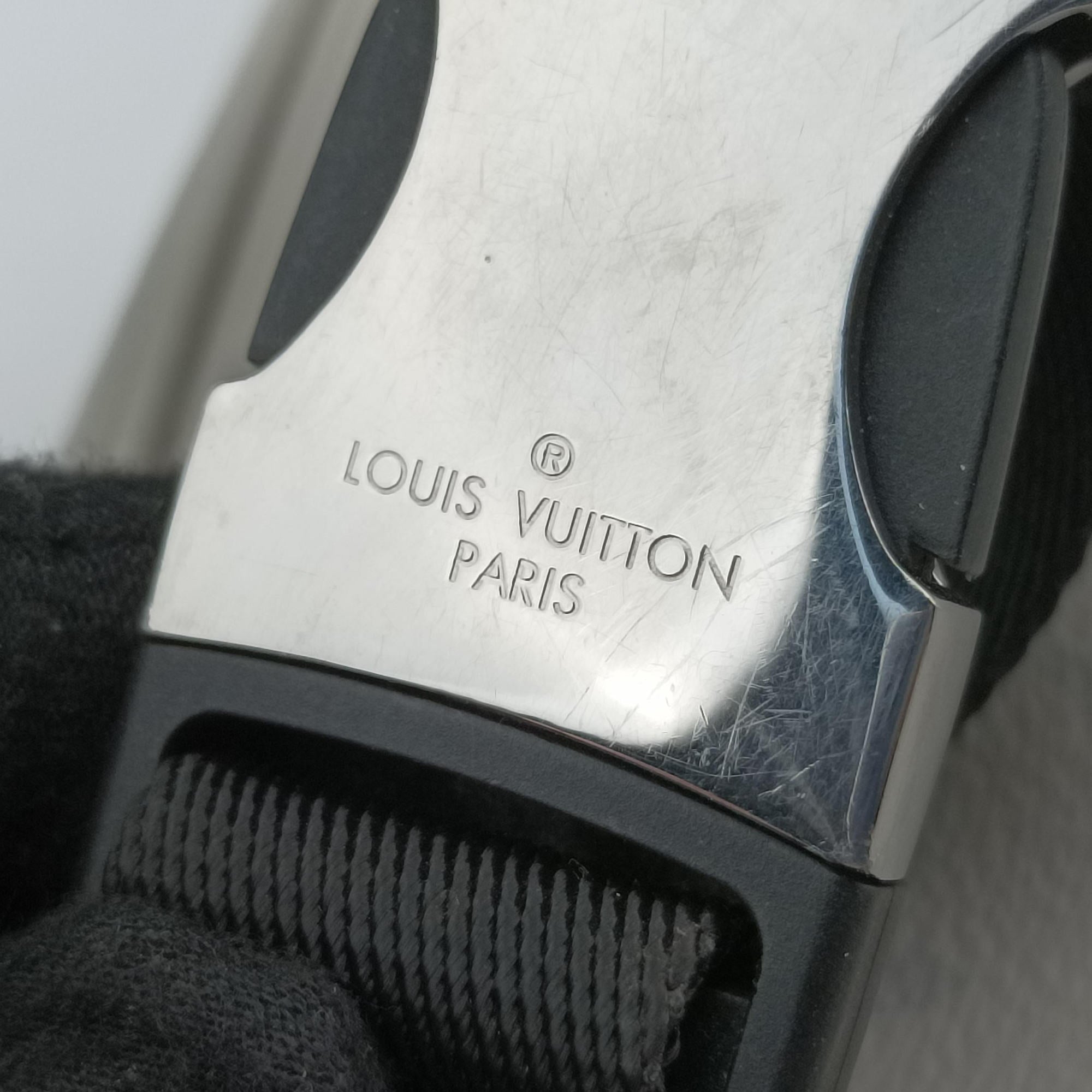 Secondhand Louis Vuitton Outdoor Taigarama Antarctica Taiga M30247 bum bag/waist bag | stylenewstar
