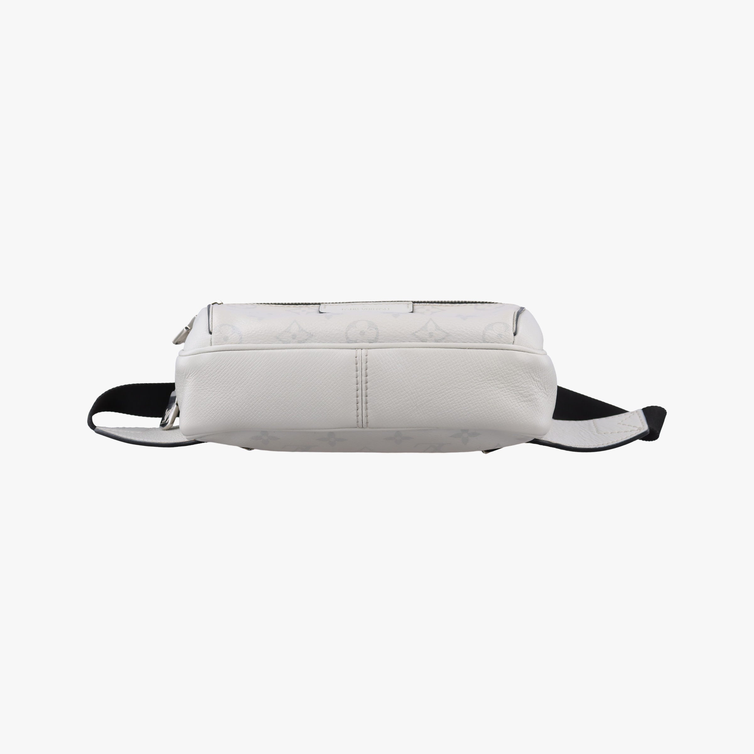 Secondhand Louis Vuitton Outdoor Taigarama Antarctica Taiga M30247 bum bag/waist bag | stylenewstar