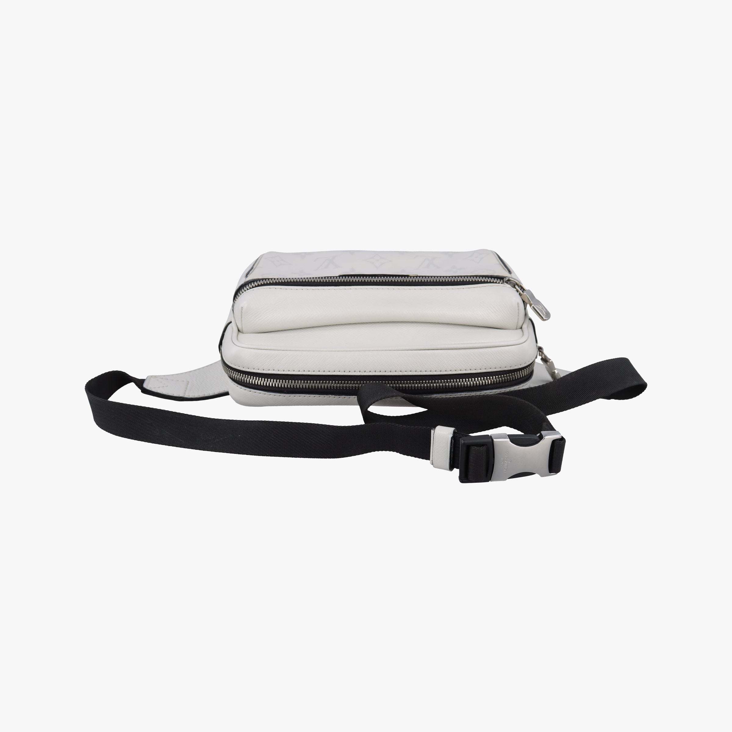 Secondhand Louis Vuitton Outdoor Taigarama Antarctica Taiga M30247 bum bag/waist bag | stylenewstar