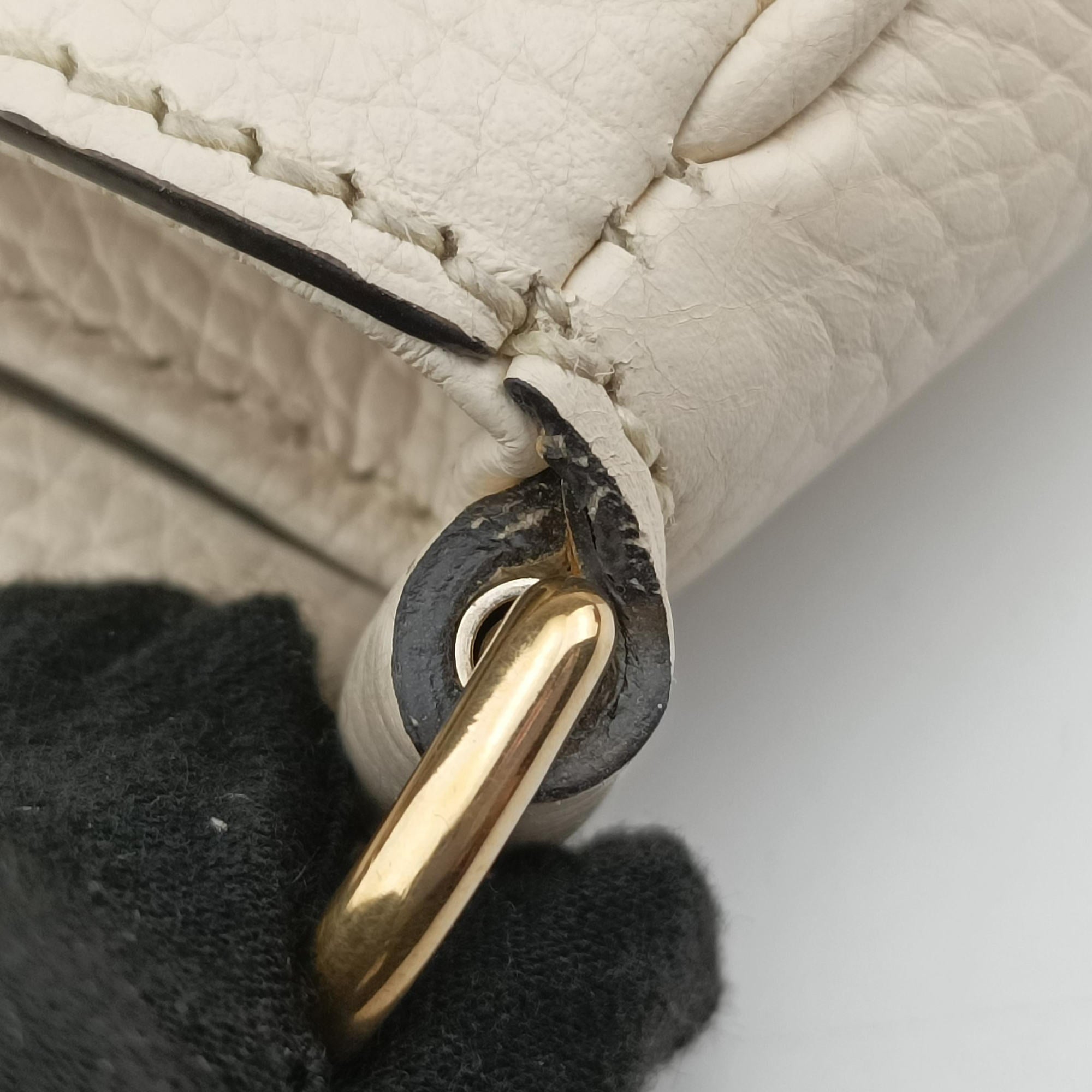 Pre-owned Gucci Soho White Leather 536224 shoulderbag | stylenewstar