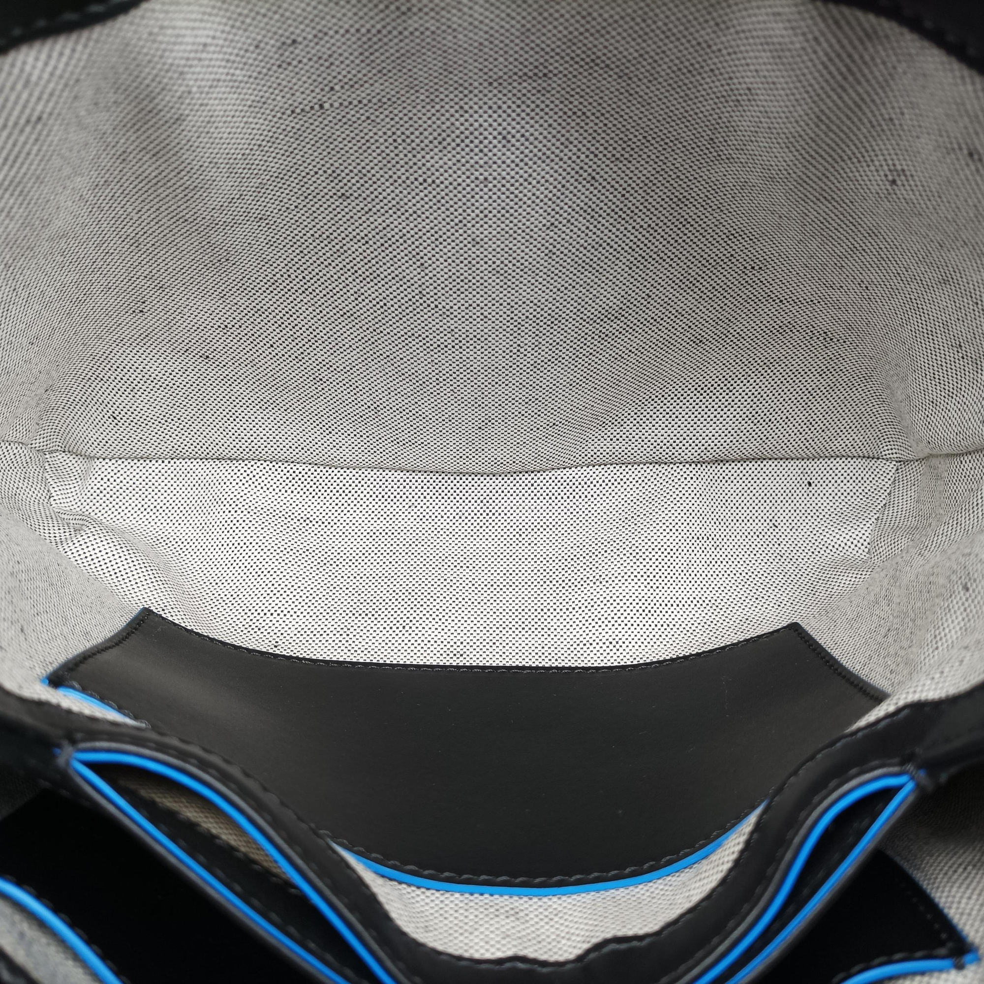 Pre-owned VERSACE Ryder Black × Red×Blue Leather  shoulderbag | stylenewstar