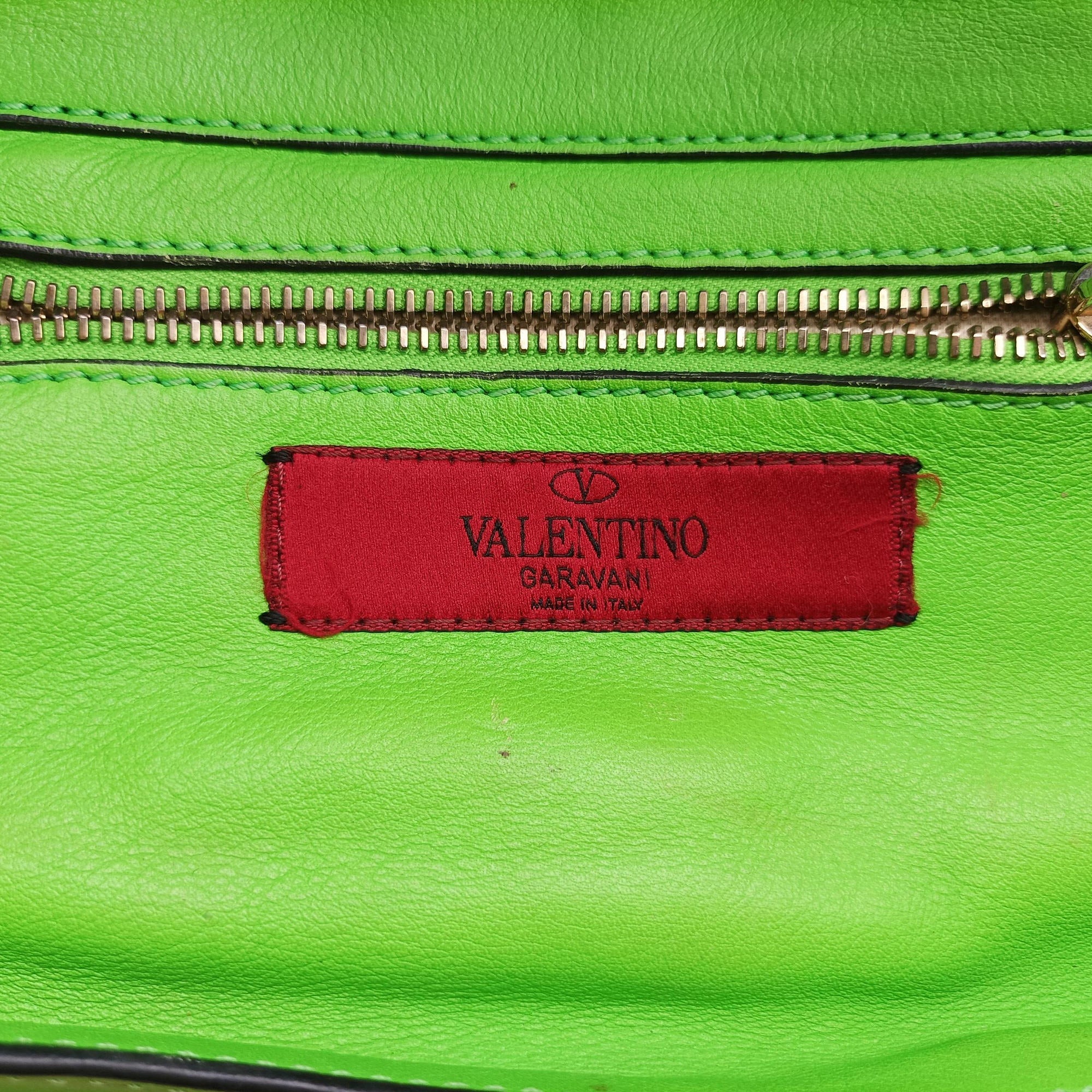 Pre-owned Valentino Rockstud Green Leather  shoulderbag | stylenewstar