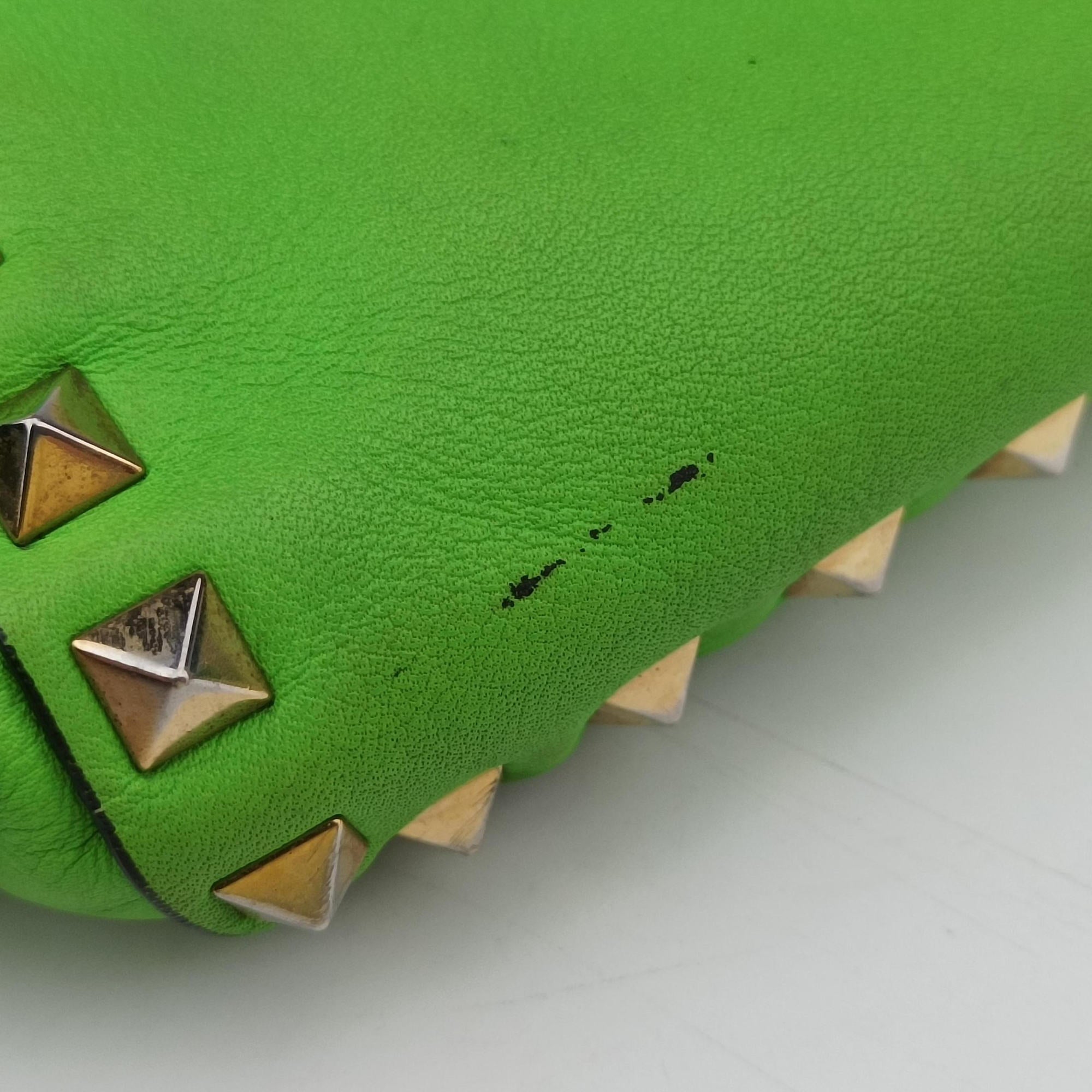 Pre-owned Valentino Rockstud Green Leather  shoulderbag | stylenewstar