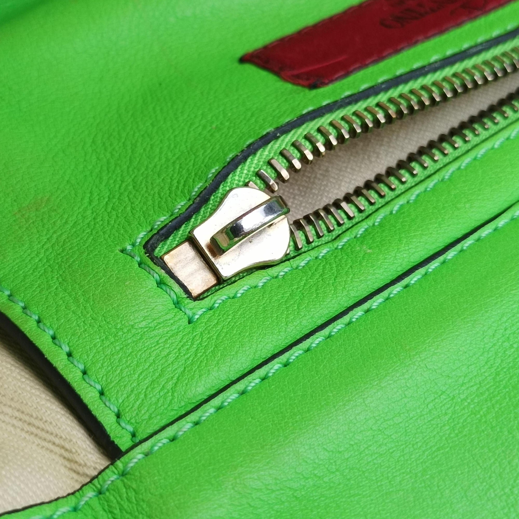 Pre-owned Valentino Rockstud Green Leather  shoulderbag | stylenewstar
