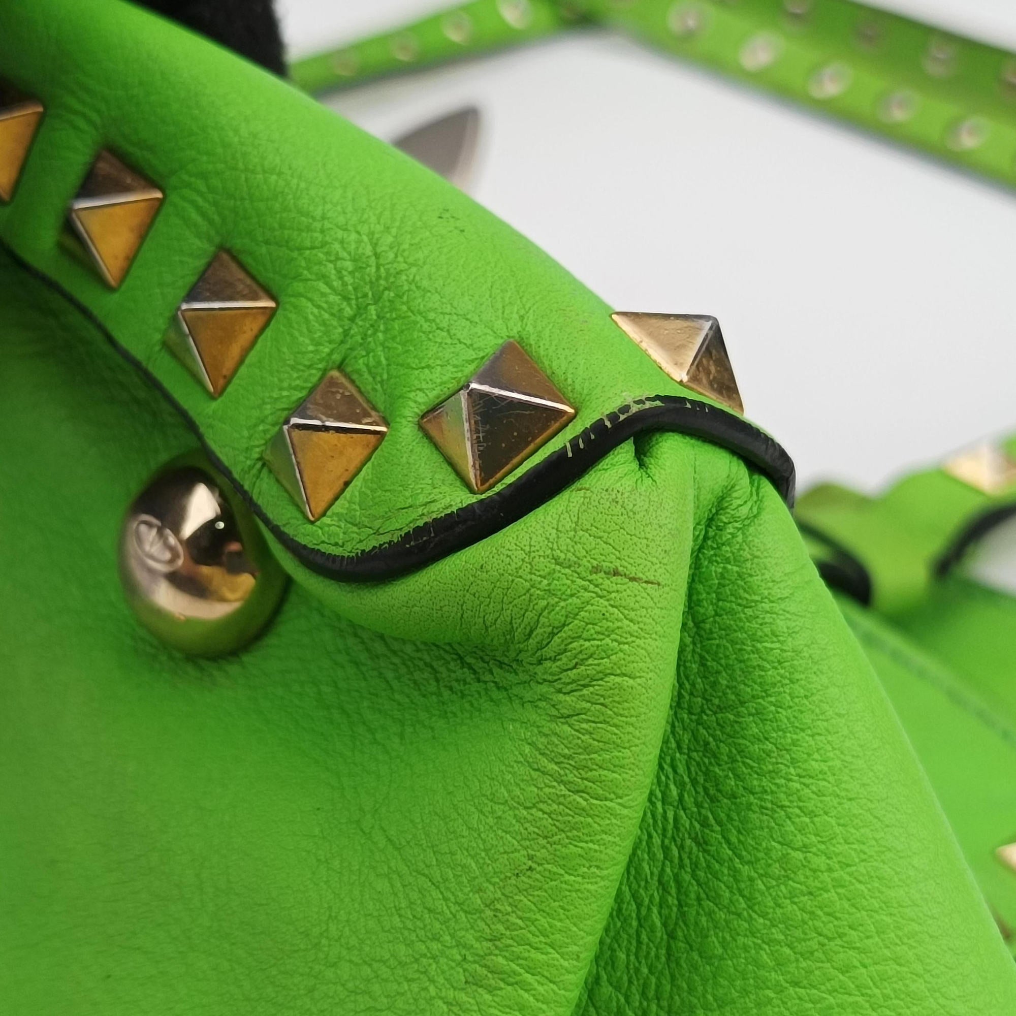 Pre-owned Valentino Rockstud Green Leather  shoulderbag | stylenewstar