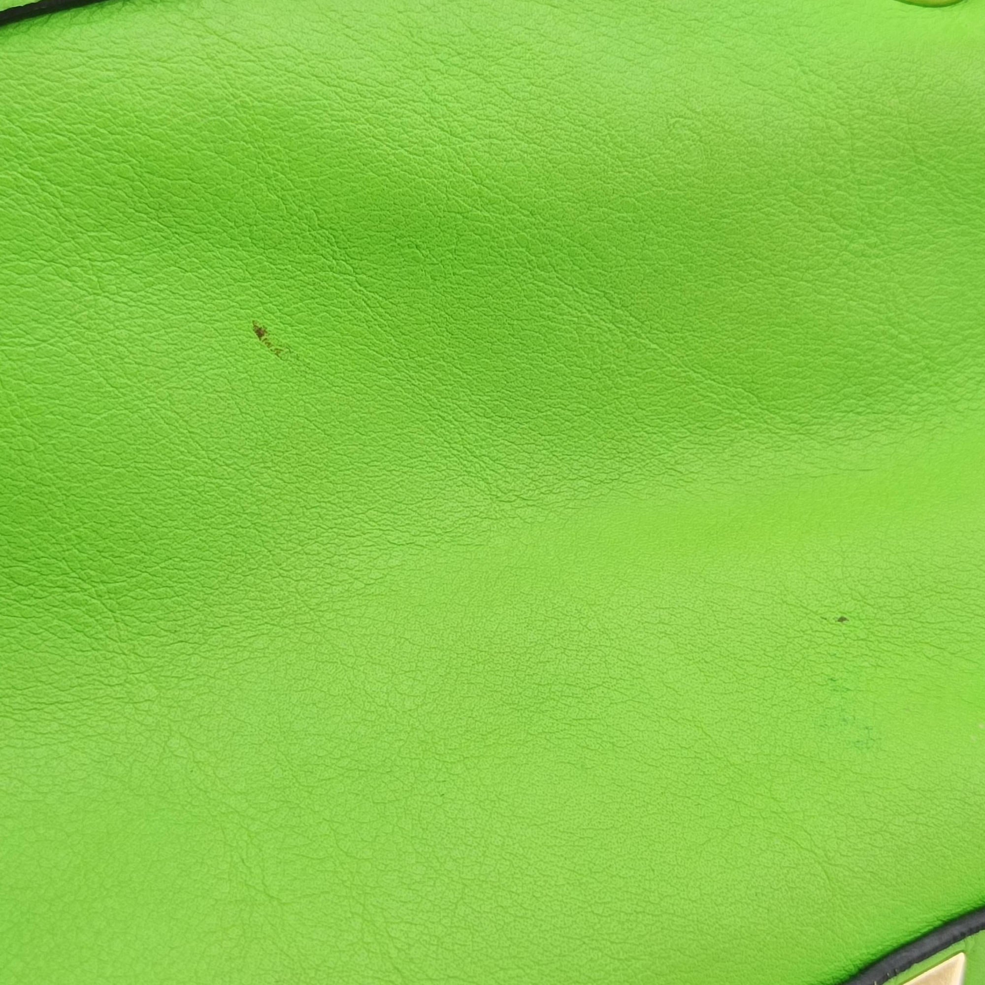 Pre-owned Valentino Rockstud Green Leather  shoulderbag | stylenewstar