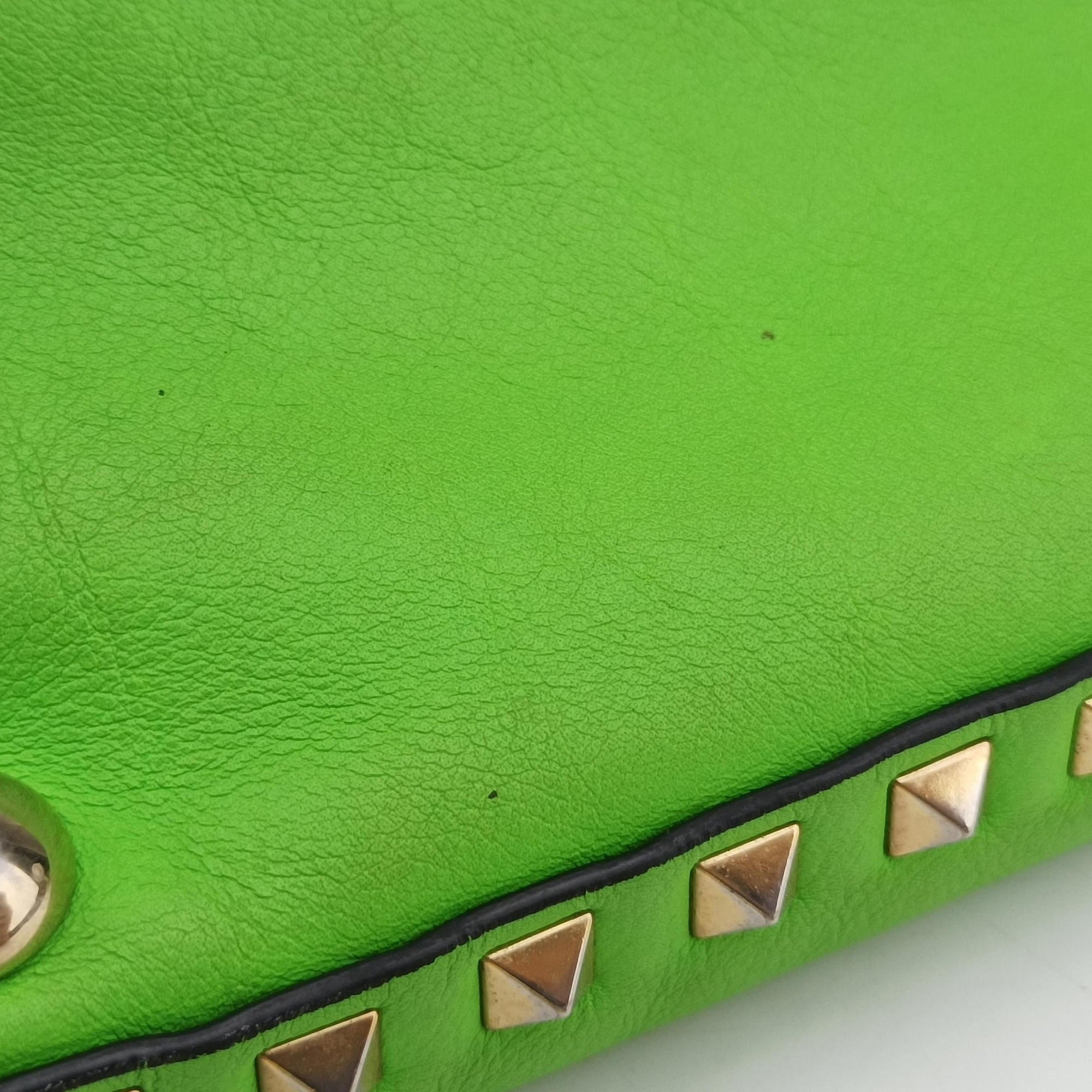Pre-owned Valentino Rockstud Green Leather  shoulderbag | stylenewstar
