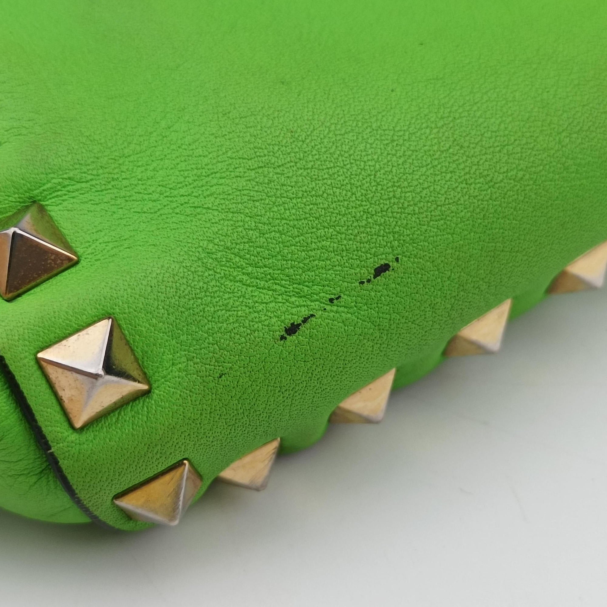 Pre-owned Valentino Rockstud Green Leather  shoulderbag | stylenewstar
