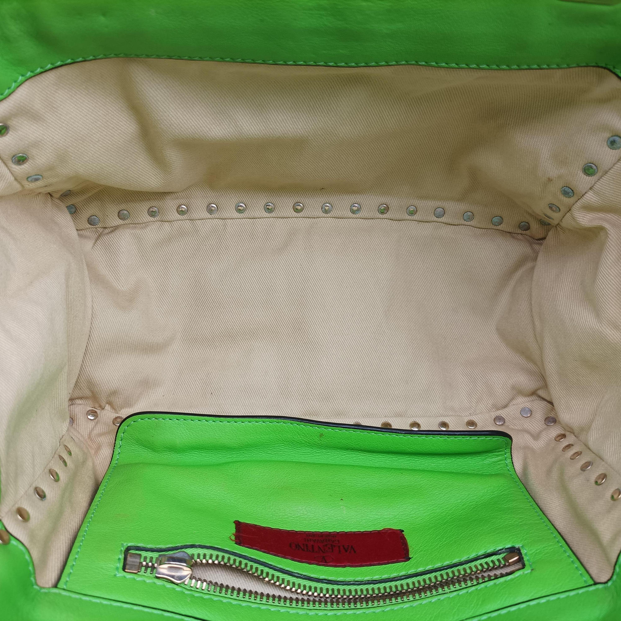 Pre-owned Valentino Rockstud Green Leather  shoulderbag | stylenewstar