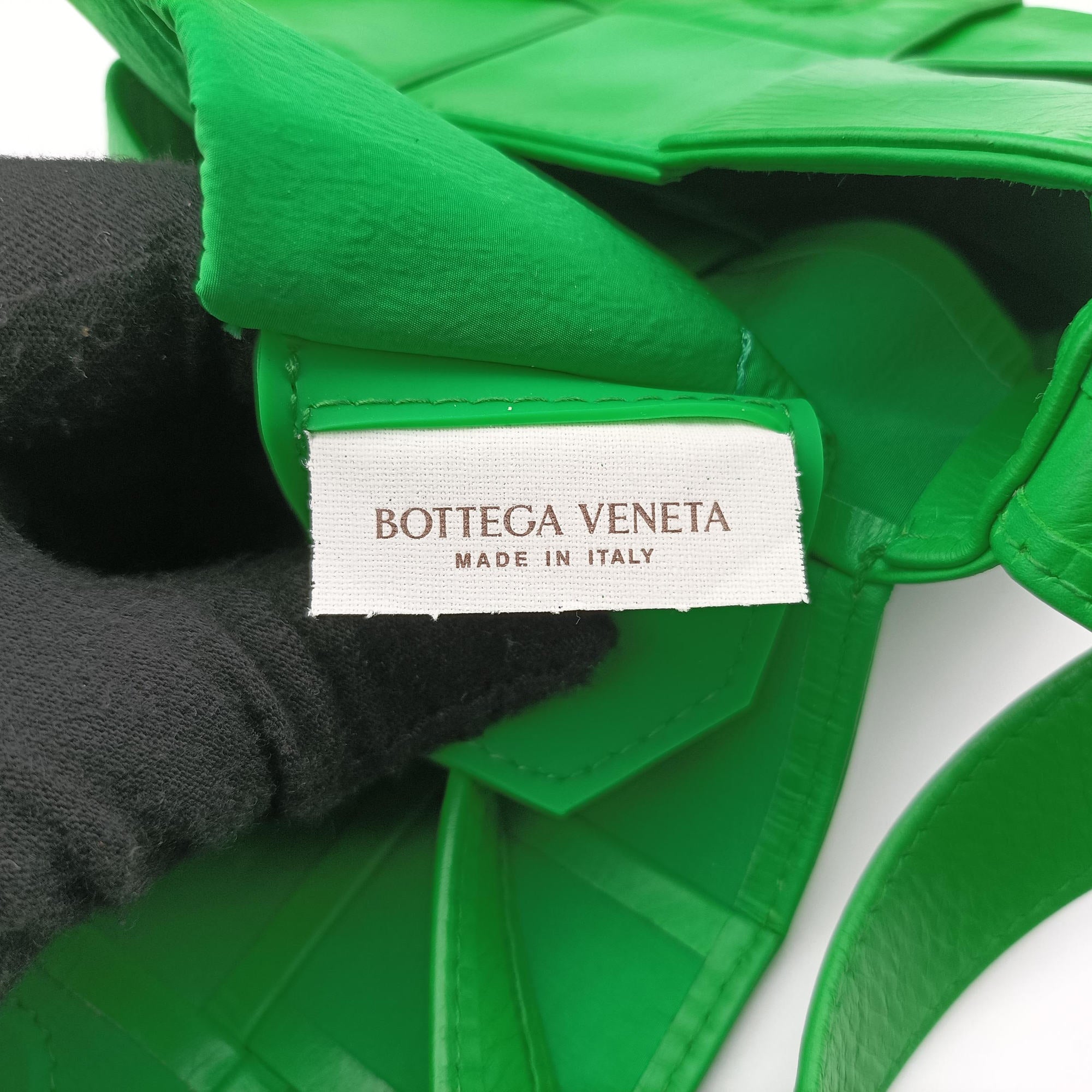 Pre-owned Bottega Veneta candy cassette Green Leather  shoulderbag | stylenewstar