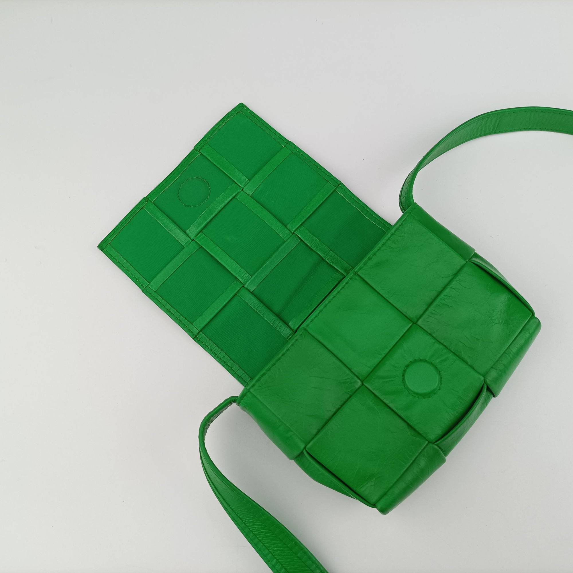 Pre-owned Bottega Veneta candy cassette Green Leather  shoulderbag | stylenewstar