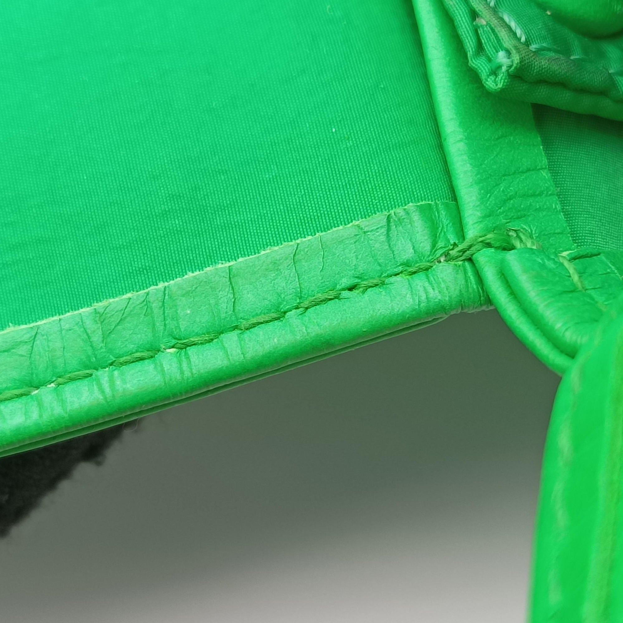Pre-owned Bottega Veneta candy cassette Green Leather  shoulderbag | stylenewstar