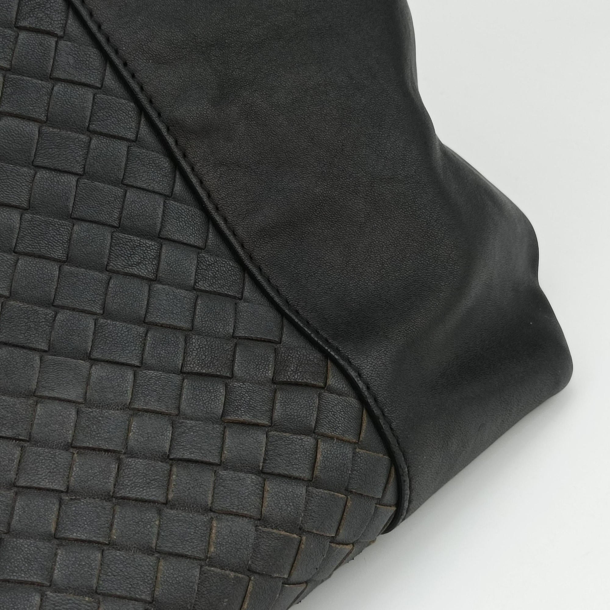 Pre-owned Bottega Veneta Intrecciato Black×Gray Lambskin  shoulderbag | stylenewstar