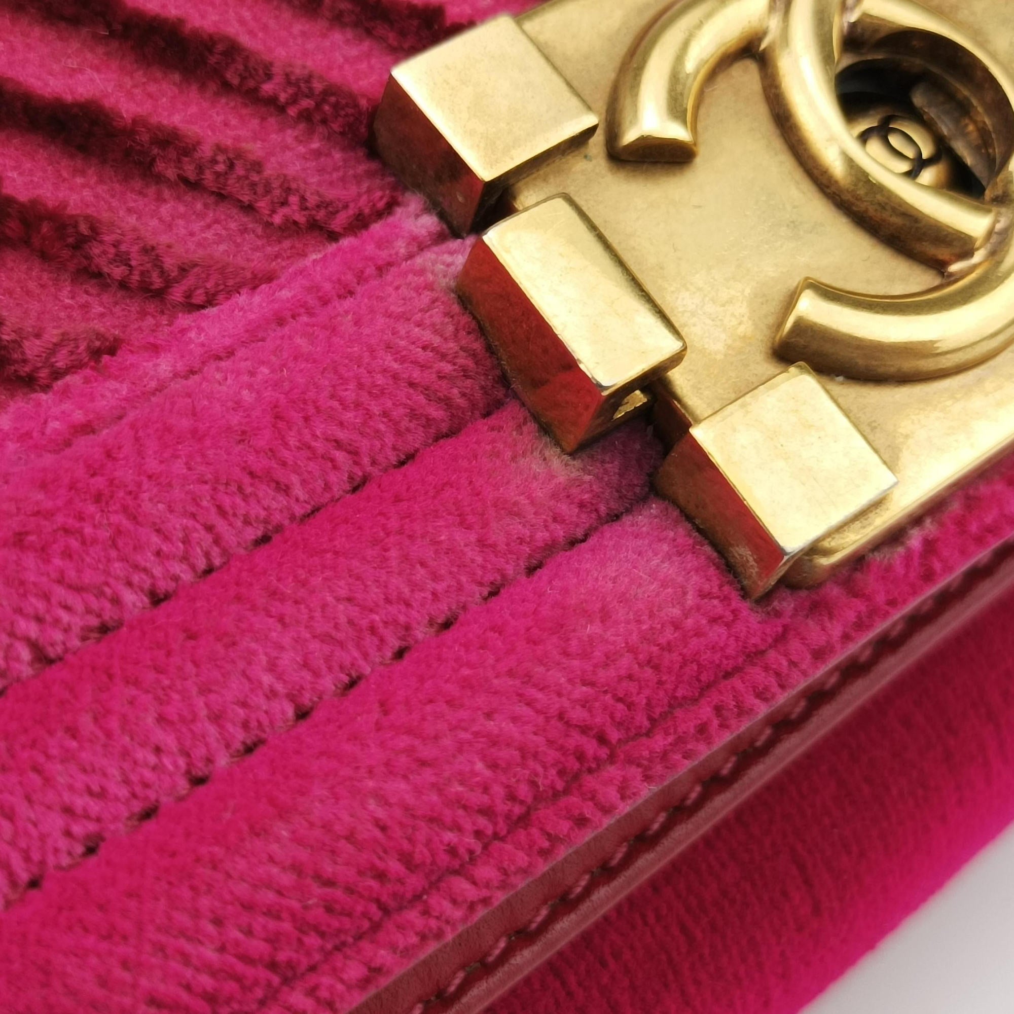 Pre-owned Chanel BOY CHANEL Pink velour A67085 shoulderbag | stylenewstar