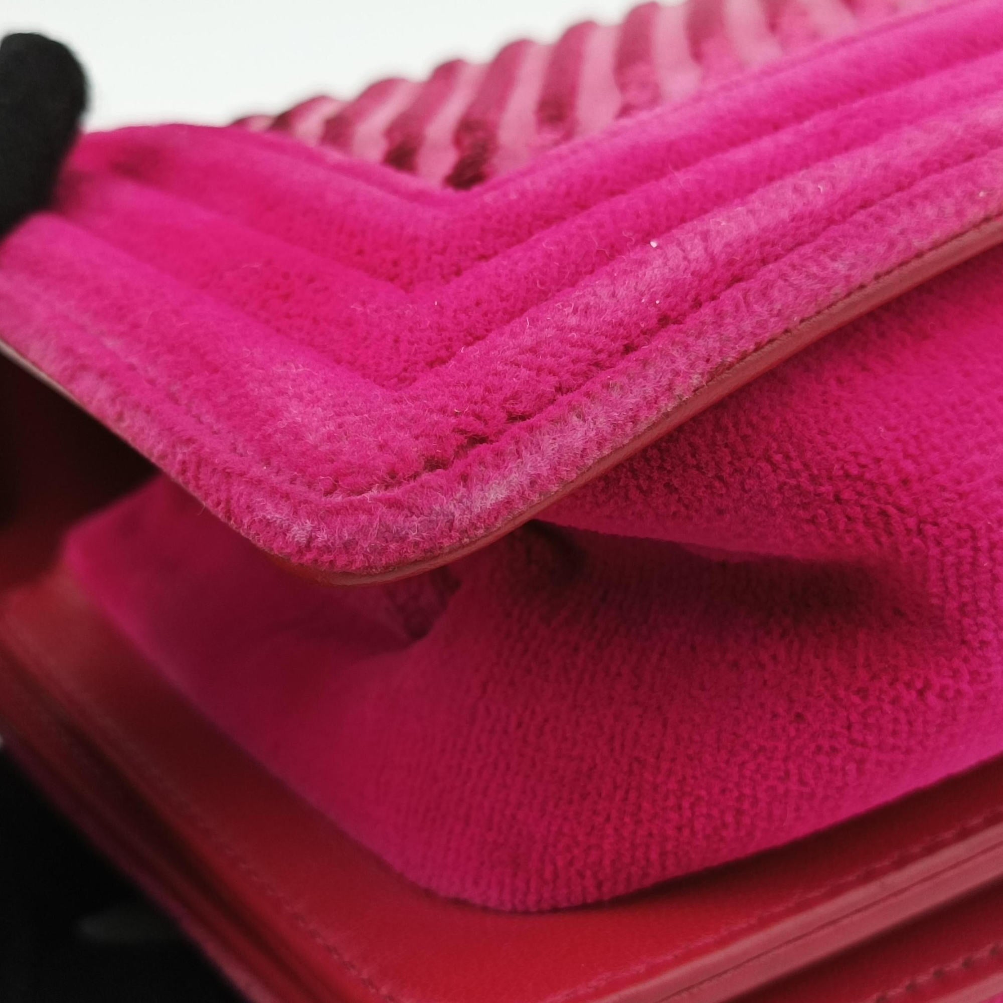 Pre-owned Chanel BOY CHANEL Pink velour A67085 shoulderbag | stylenewstar