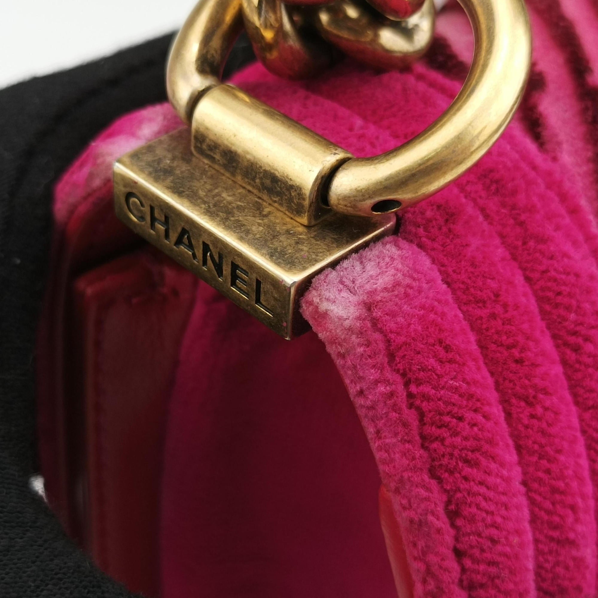 Pre-owned Chanel BOY CHANEL Pink velour A67085 shoulderbag | stylenewstar