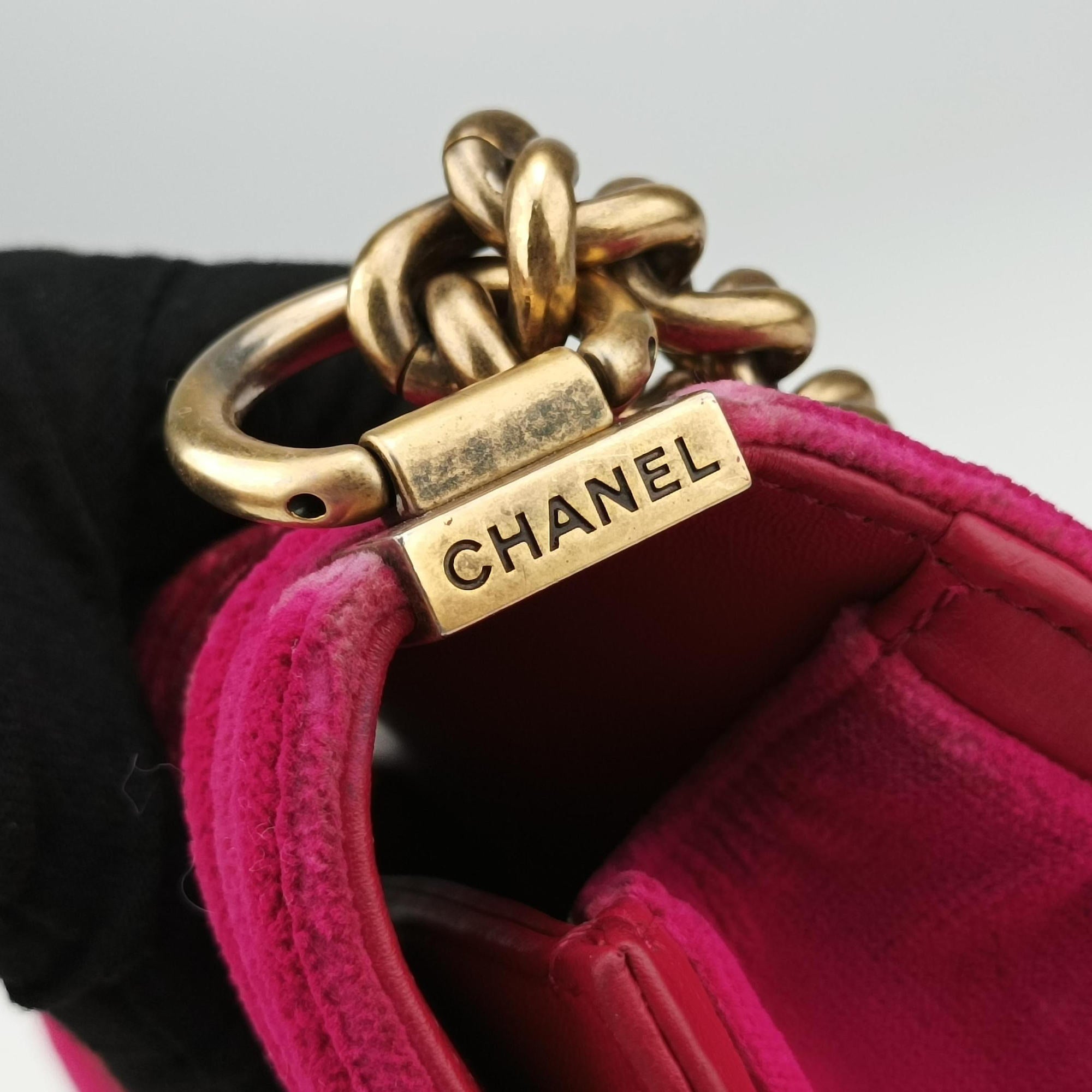 Pre-owned Chanel BOY CHANEL Pink velour A67085 shoulderbag | stylenewstar