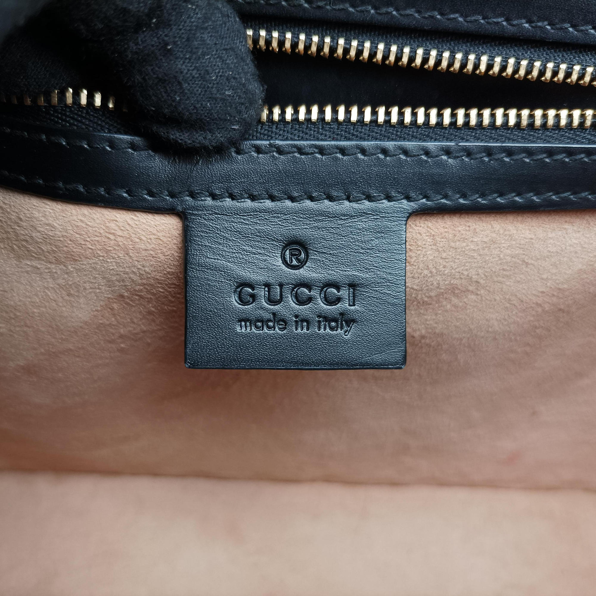 Pre-owned Gucci Sylvie Black Leather 421882 shoulderbag | stylenewstar