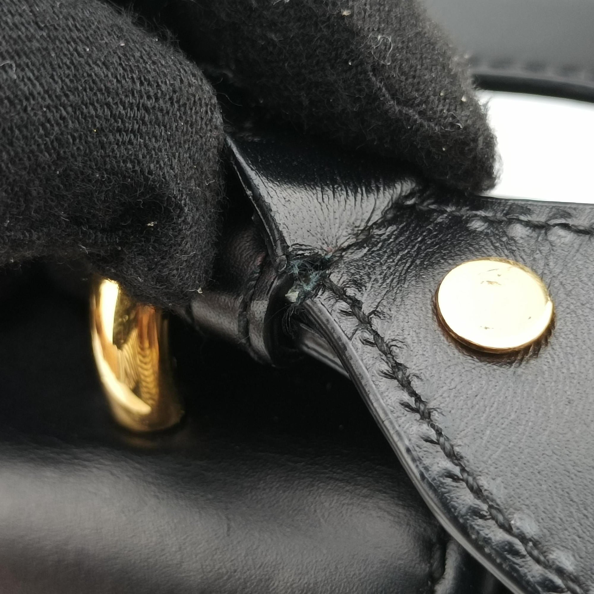 Pre-owned Gucci Sylvie Black Leather 421882 shoulderbag | stylenewstar