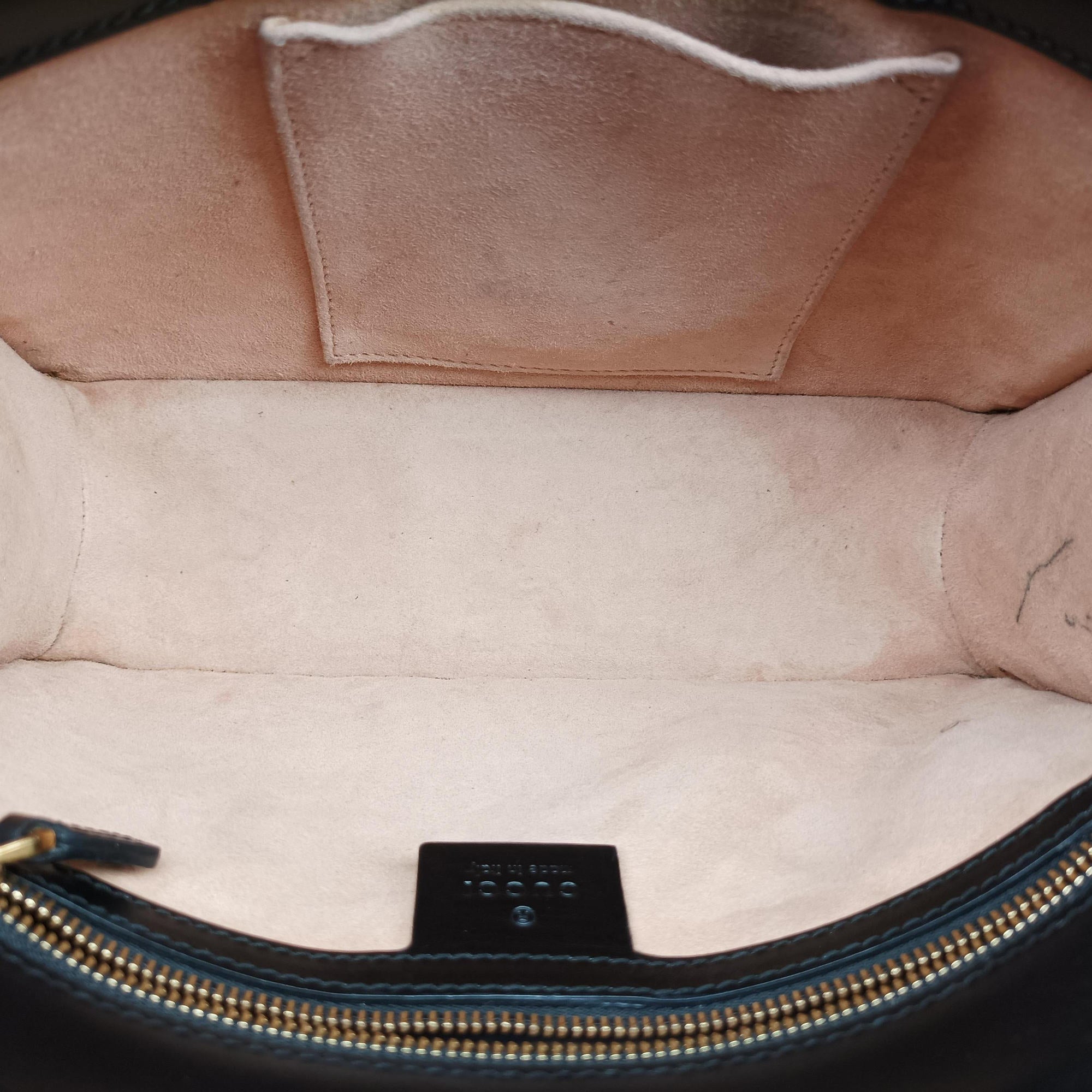 Pre-owned Gucci Sylvie Black Leather 421882 shoulderbag | stylenewstar