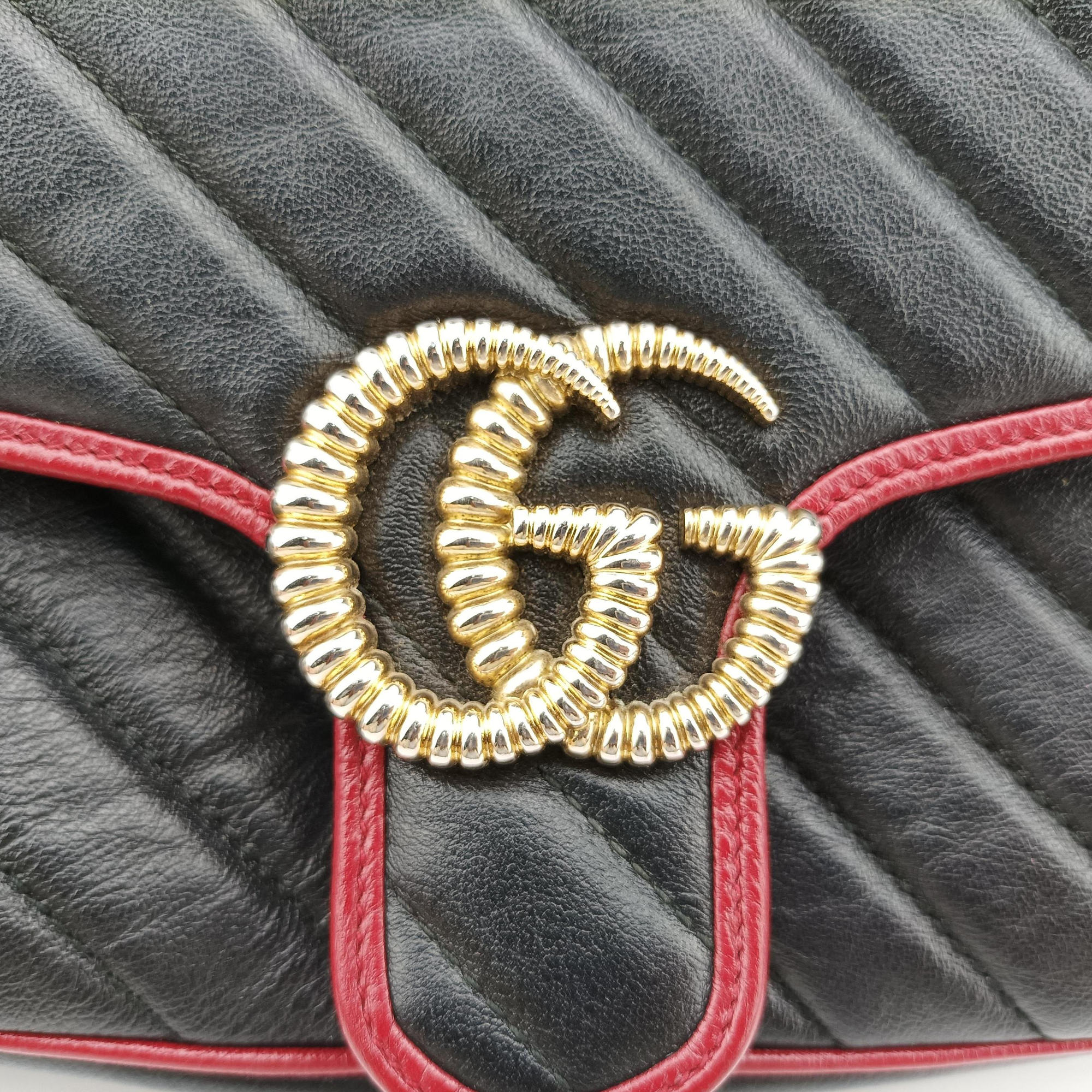 Pre-owned Gucci GG Marmont Black×red Leather 443497 shoulderbag | stylenewstar
